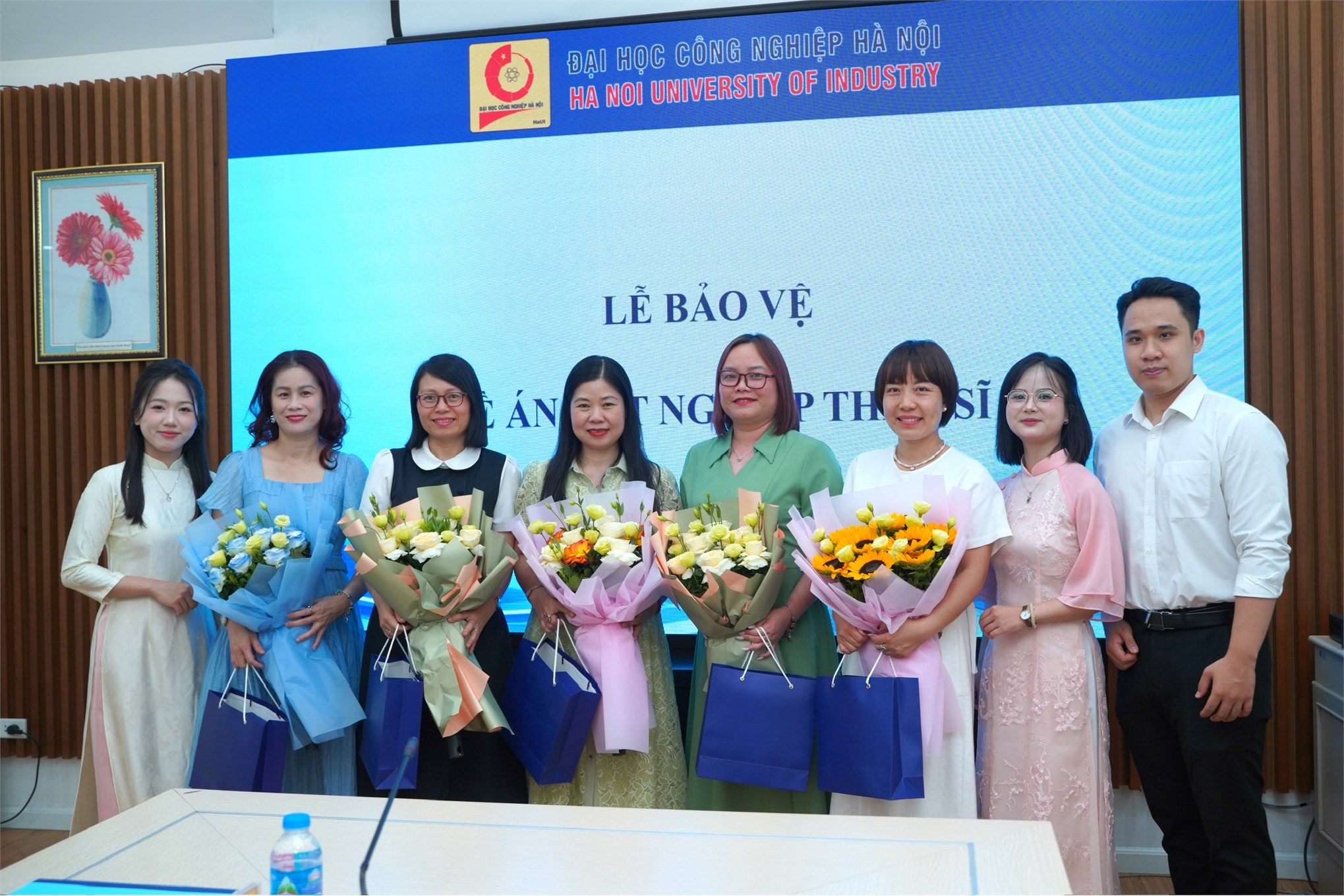 Học viên cao học ngành Ngôn ngữ Anh khóa 14 bảo vệ thành công đề án tốt nghiệp thạc sĩ