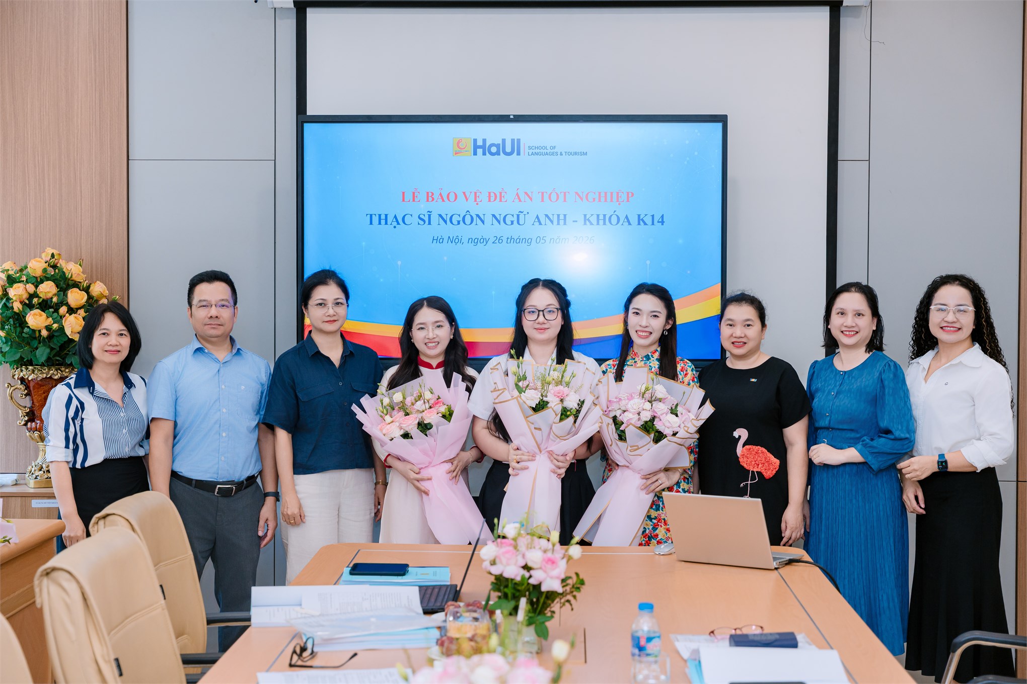 Học viên cao học ngành Ngôn ngữ Anh khóa 14 bảo vệ thành công đề án tốt nghiệp thạc sĩ