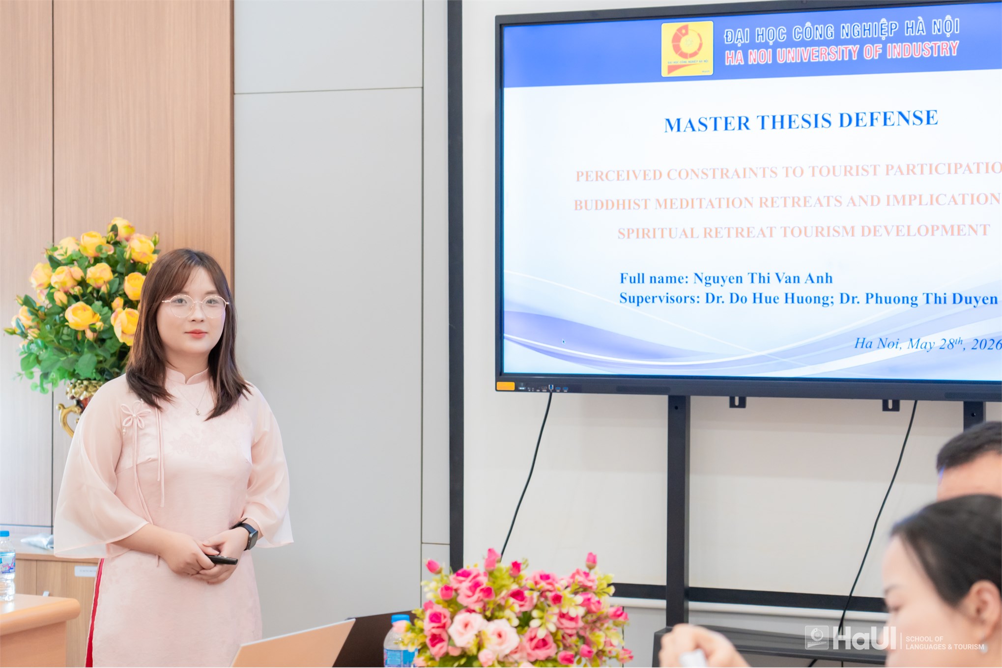 Học viên cao học ngành Quản trị dịch vụ du lịch và lữ hành bảo vệ đề án tốt nghiệp
