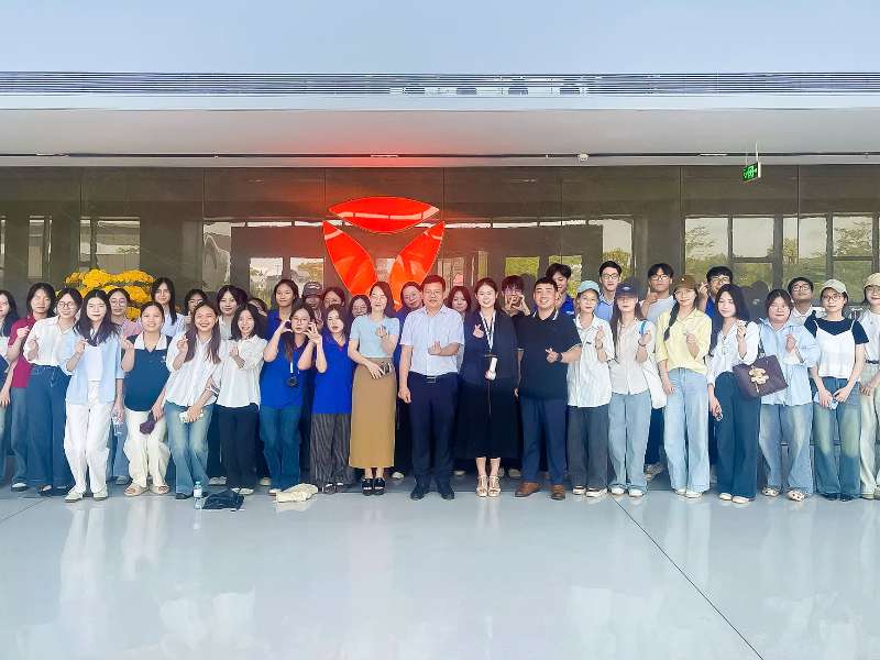 Sinh viên Trường Ngoại ngữ – Du lịch tham quan thực tế tại Công ty TNHH Khoa học kỹ thuật Yadea Việt Nam