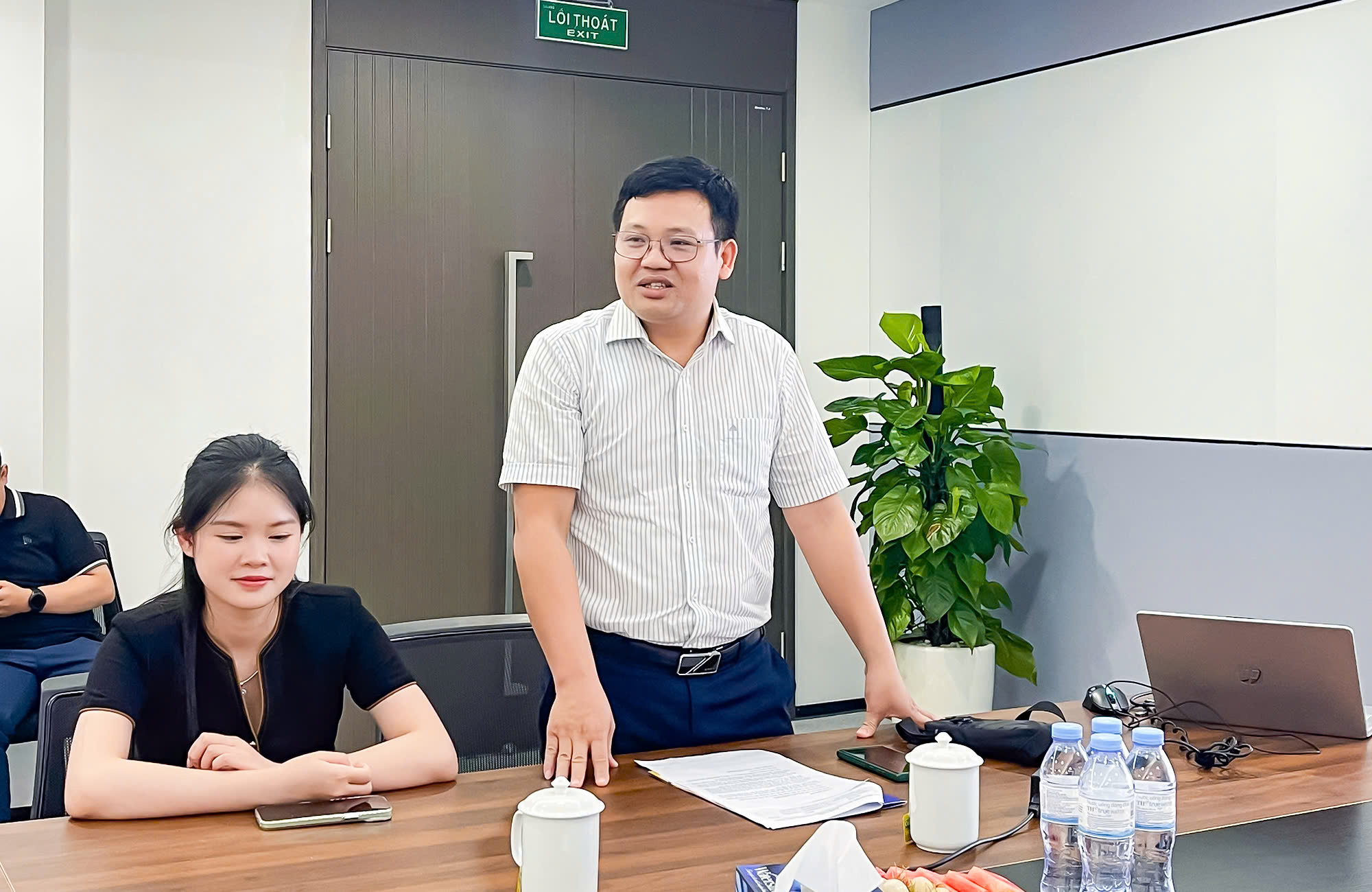 Sinh viên Trường Ngoại ngữ – Du lịch tham quan thực tế tại Công ty TNHH Khoa học kỹ thuật Yadea Việt Nam