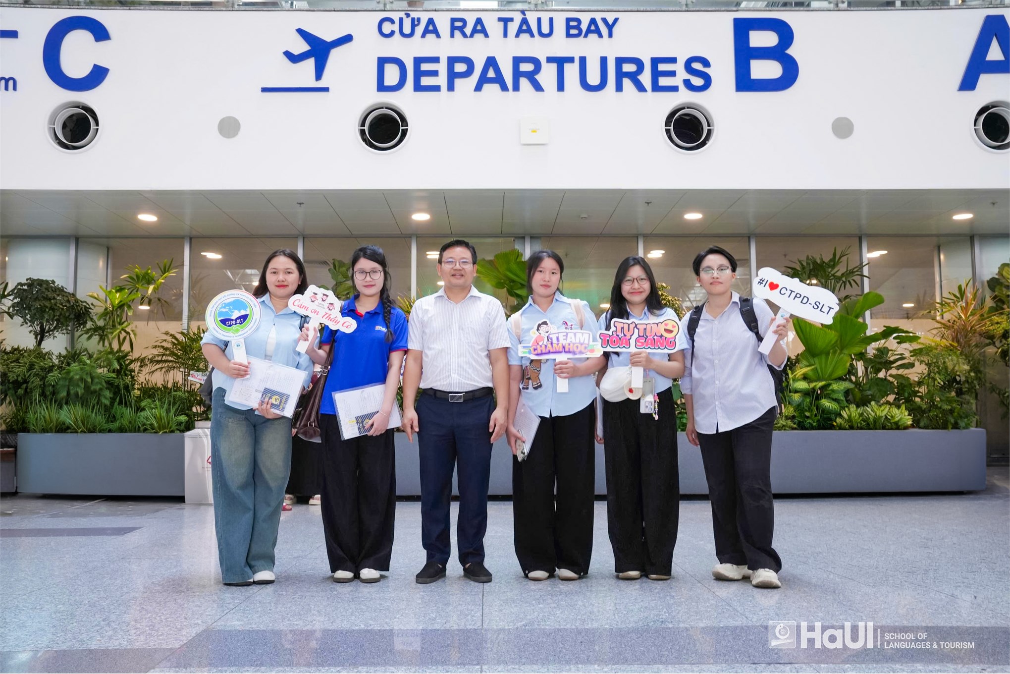 Sinh viên Trường Ngoại ngữ – Du lịch, Đại học Công nghiệp Hà Nội lên đường thực tập doanh nghiệp tại Đài Loan, Trung Quốc