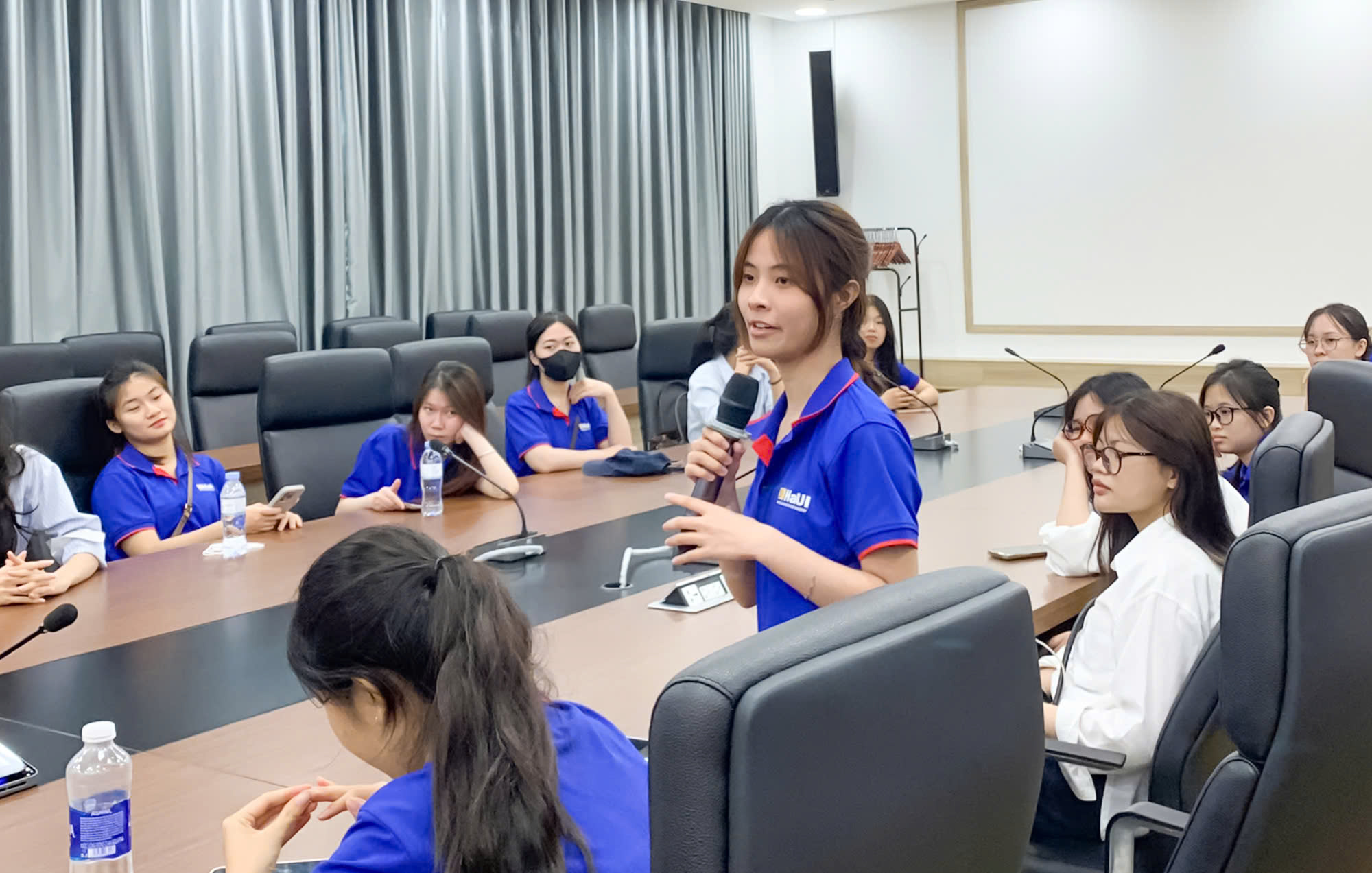 Sinh viên Khoa Ngôn ngữ Anh và Khoa Ngôn ngữ Trung Quốc tham quan thực tế tại Công ty TNHH Khoa học Kỹ thuật Goertek Vina
