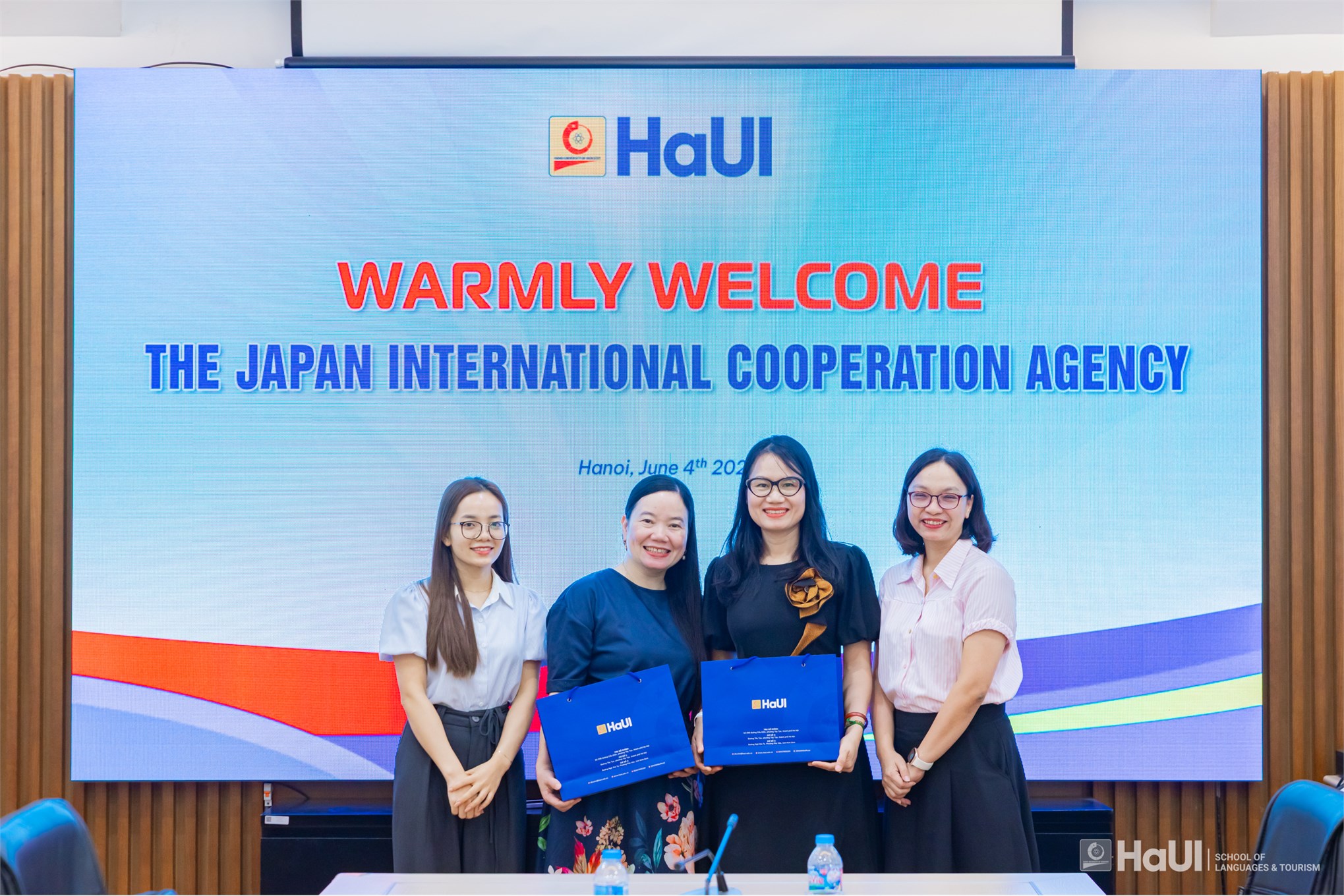 Trường Ngoại ngữ - Du lịch làm việc với Cơ quan Hợp tác Quốc tế Nhật Bản JICA về hoạt động tình nguyện viên và định hướng hợp tác thời gian tới