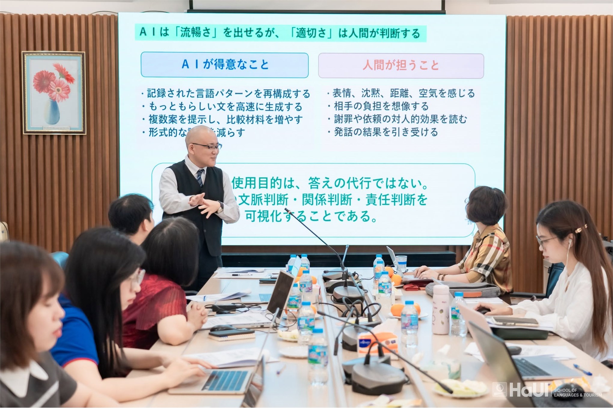 Khoa Ngôn ngữ Nhật Bản tổ chức tọa đàm về giáo dục tiếng Nhật và hoạt động biên - phiên dịch Nhật - Việt