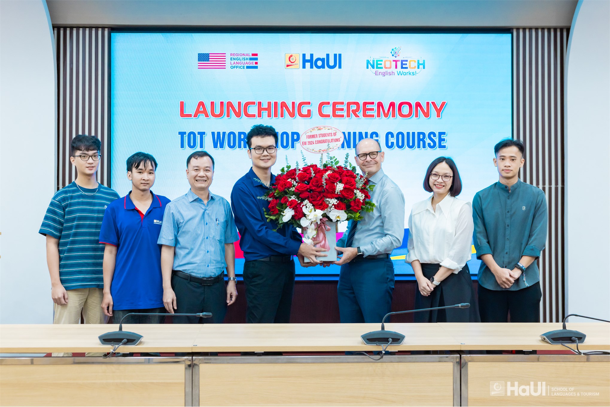 Khai mạc khóa tập huấn giảng viên Dự án NeoTECH English Works!