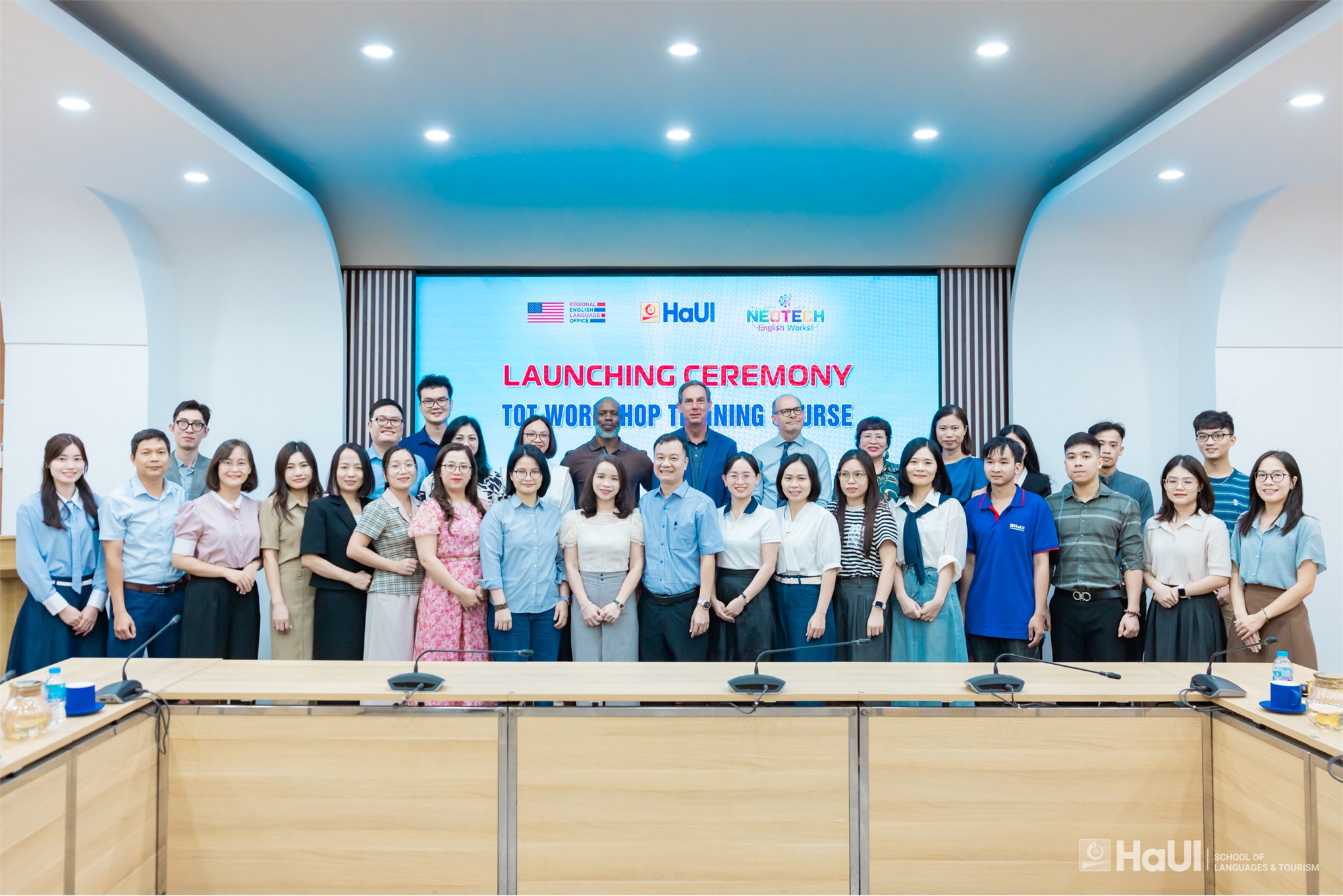 Khai mạc khóa tập huấn giảng viên Dự án NeoTECH English Works!