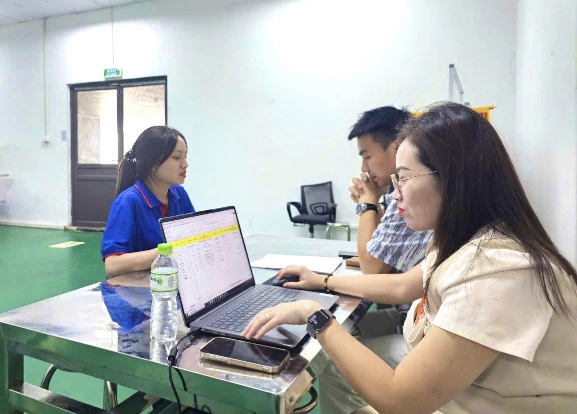 Sinh viên Trường Ngoại ngữ - Du lịch tham quan thực tế tại Công ty TNHH In bao bì Yuhua Việt Nam