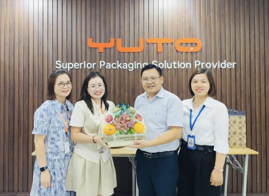 Sinh viên Trường Ngoại ngữ - Du lịch tham quan thực tế tại Công ty TNHH In bao bì Yuhua Việt Nam