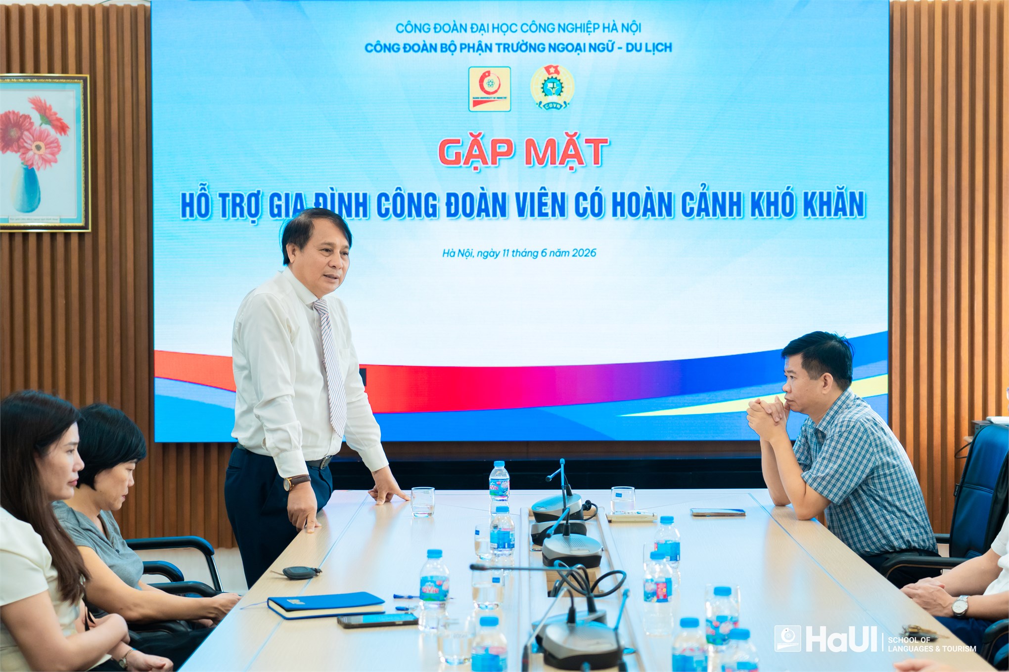 Công đoàn bộ phận Trường Ngoại ngữ - Du lịch gặp mặt, hỗ trợ gia đình Công đoàn viên có hoàn cảnh khó khăn