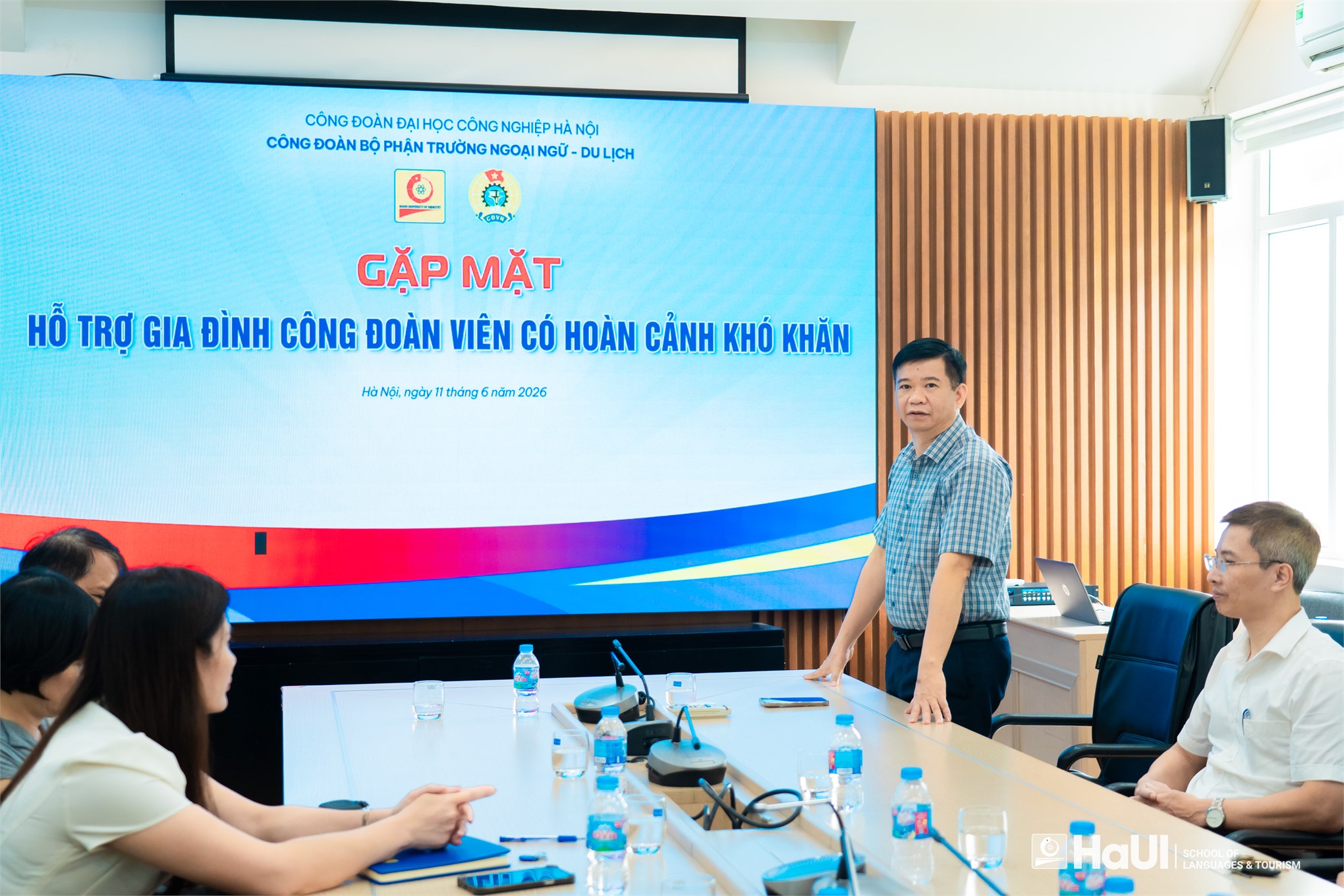 Công đoàn bộ phận Trường Ngoại ngữ - Du lịch gặp mặt, hỗ trợ gia đình Công đoàn viên có hoàn cảnh khó khăn