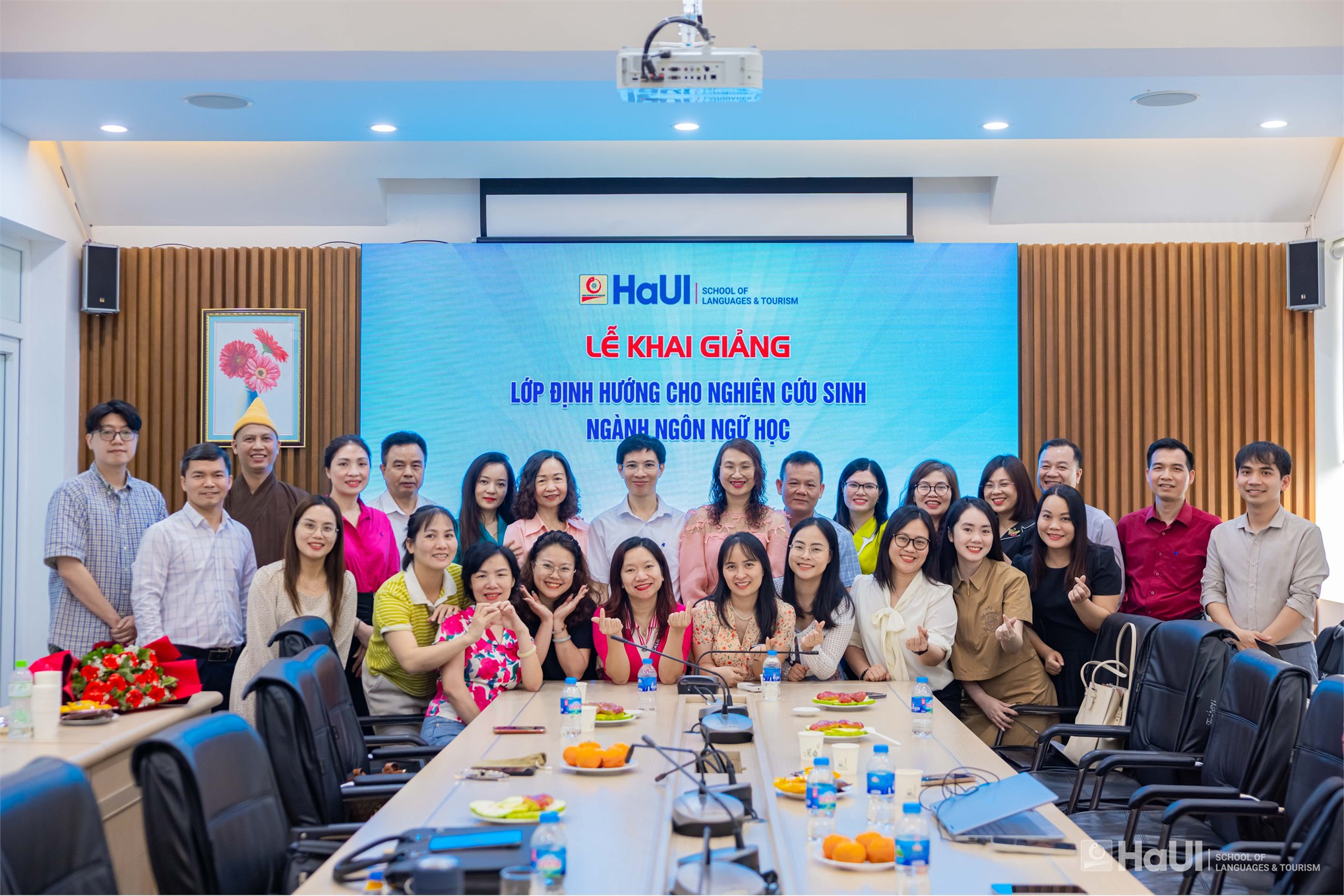 Trường Ngoại ngữ - Du lịch khai giảng Lớp định hướng chương trình đào tạo trình độ tiến sĩ ngành Ngôn ngữ học