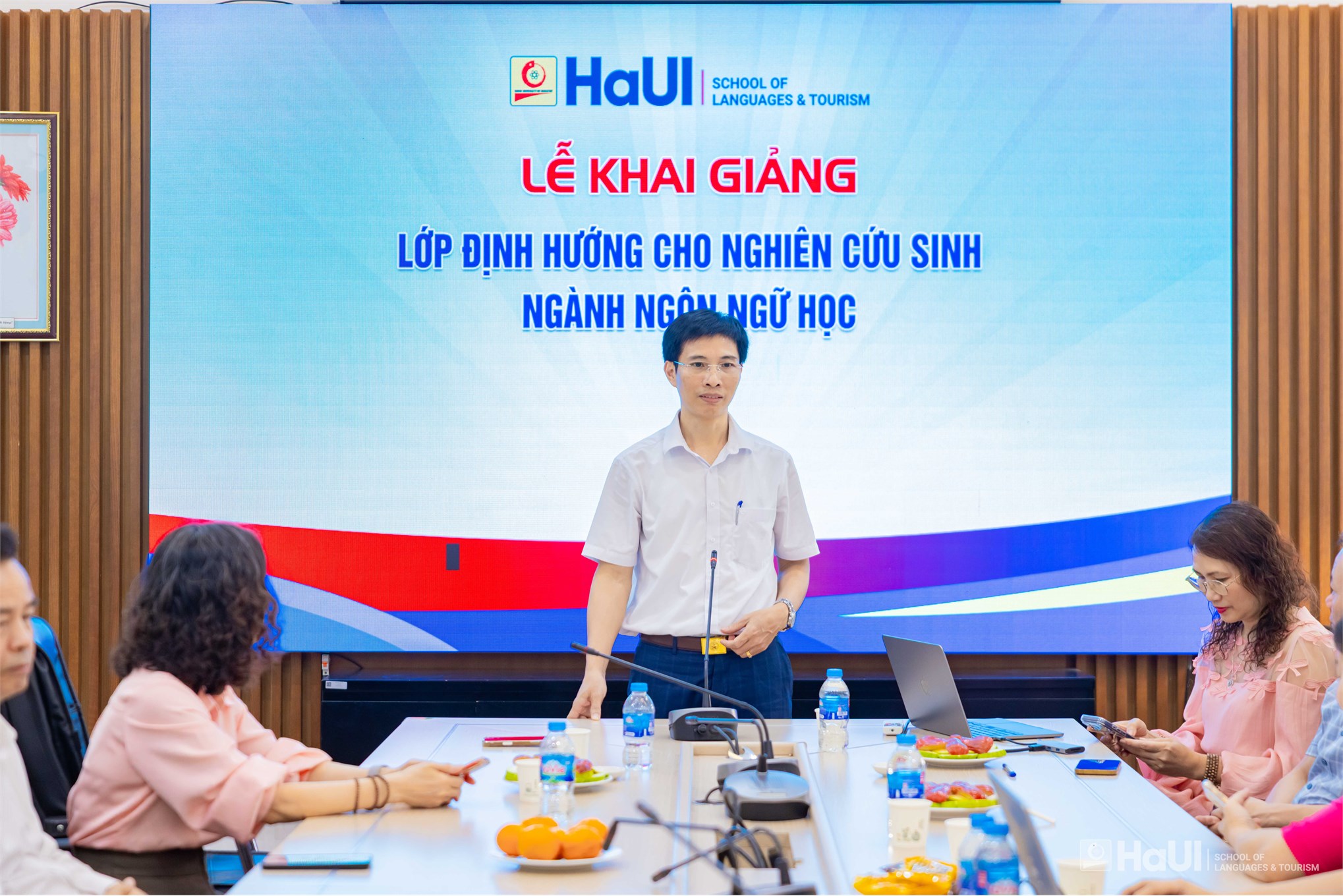 Trường Ngoại ngữ - Du lịch khai giảng Lớp định hướng chương trình đào tạo trình độ tiến sĩ ngành Ngôn ngữ học