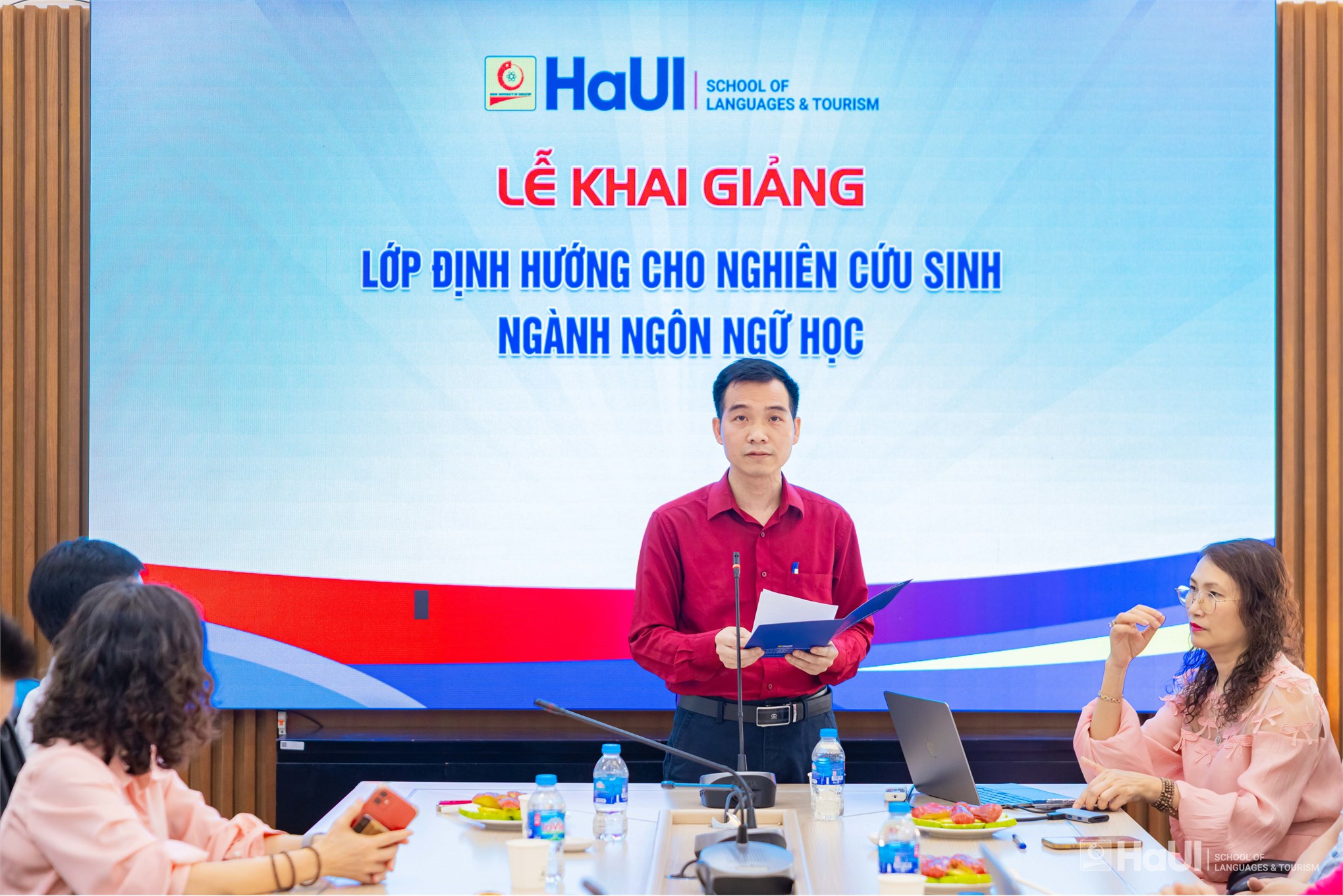 Trường Ngoại ngữ - Du lịch khai giảng Lớp định hướng chương trình đào tạo trình độ tiến sĩ ngành Ngôn ngữ học