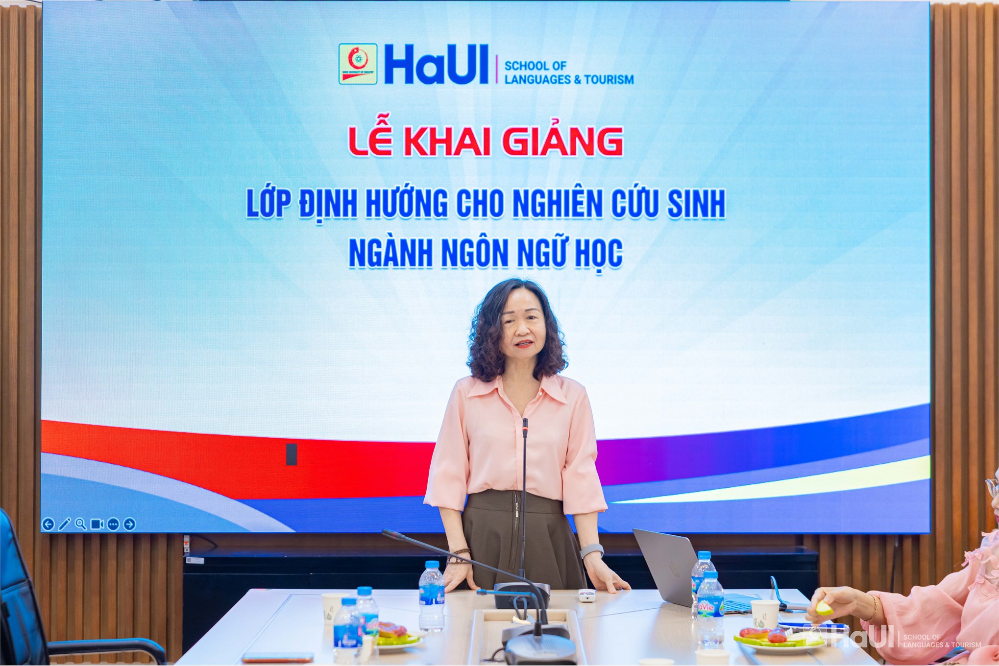 Trường Ngoại ngữ - Du lịch khai giảng Lớp định hướng chương trình đào tạo trình độ tiến sĩ ngành Ngôn ngữ học