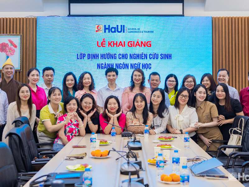 Trường Ngoại ngữ - Du lịch khai giảng Lớp định hướng chương trình đào tạo trình độ tiến sĩ ngành Ngôn ngữ học
