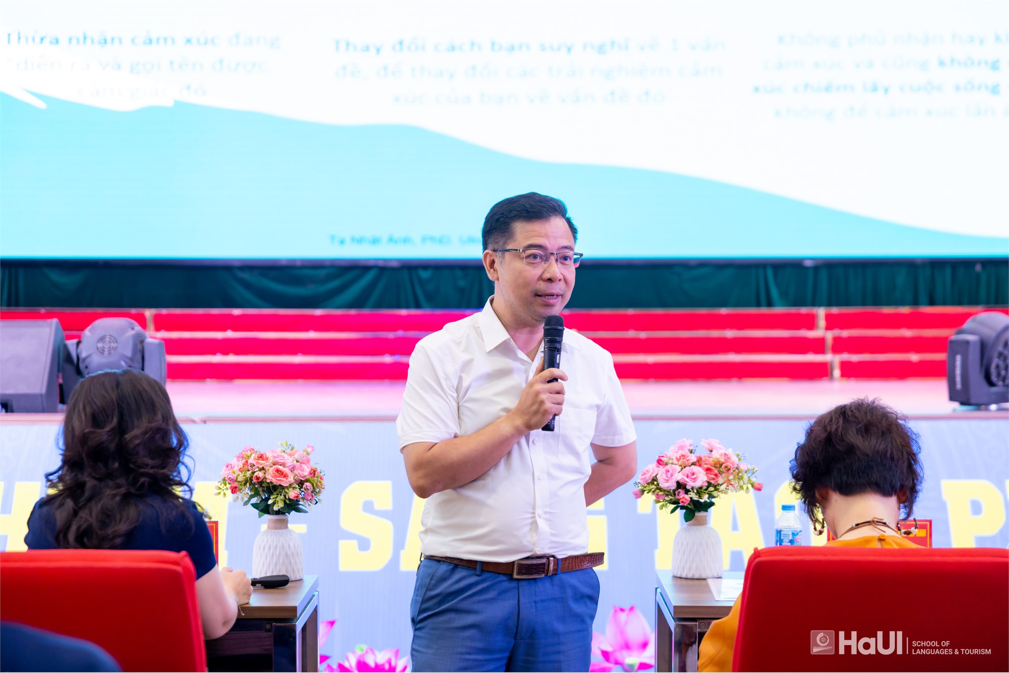 Khoa Ngôn ngữ Nhật Bản tổ chức chuỗi tọa đàm về chăm sóc sức khỏe tinh thần cho sinh viên