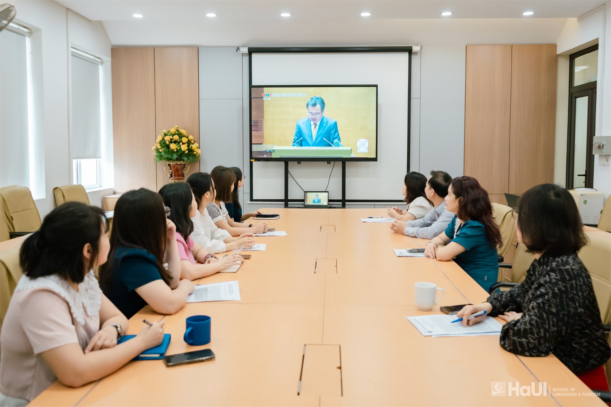 Đảng bộ bộ phận Trường Ngoại ngữ - Du lịch tham gia học tập, quán triệt Nghị quyết Hội nghị lần thứ Hai Ban Chấp hành Trung ương Đảng khóa XIV
