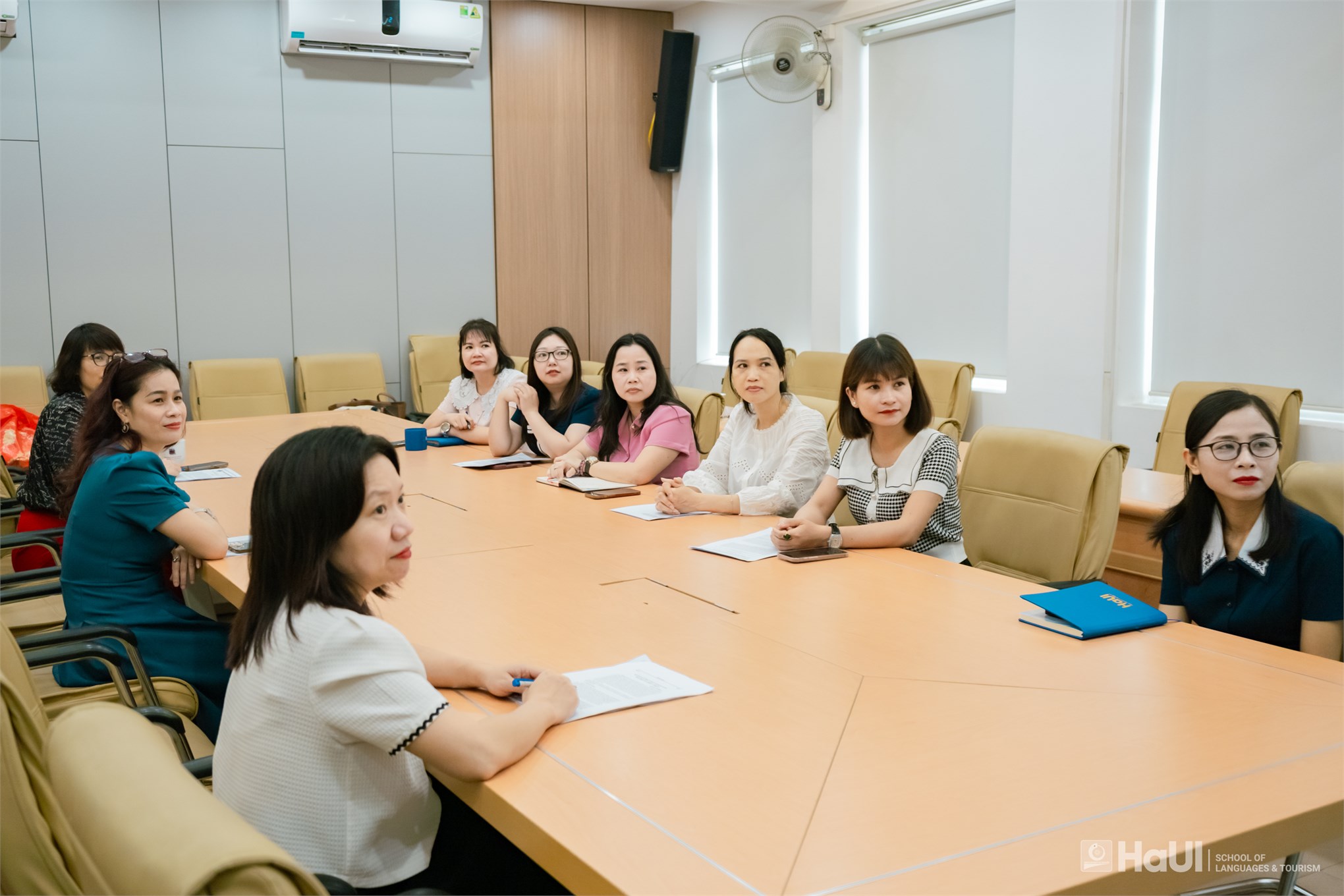 Đảng bộ bộ phận Trường Ngoại ngữ - Du lịch tham gia học tập, quán triệt Nghị quyết Hội nghị lần thứ Hai Ban Chấp hành Trung ương Đảng khóa XIV