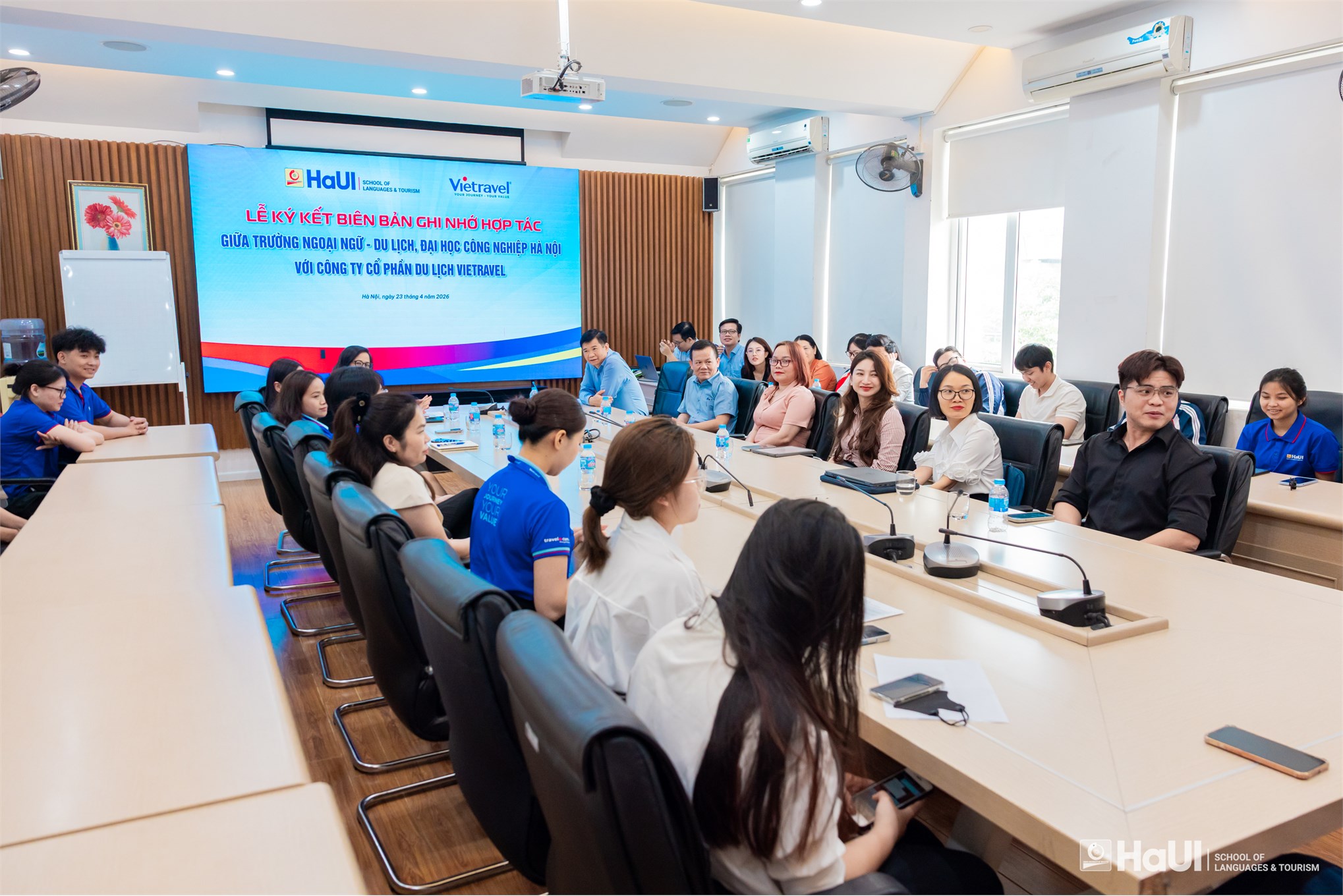 Trường Ngoại ngữ - Du lịch ký kết hợp tác với Vietravel, tăng cường gắn kết đào tạo với doanh nghiệp du lịch