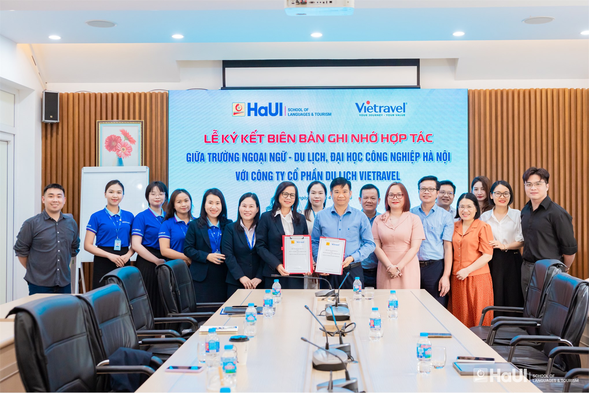 Trường Ngoại ngữ - Du lịch ký kết hợp tác với Vietravel, tăng cường gắn kết đào tạo với doanh nghiệp du lịch