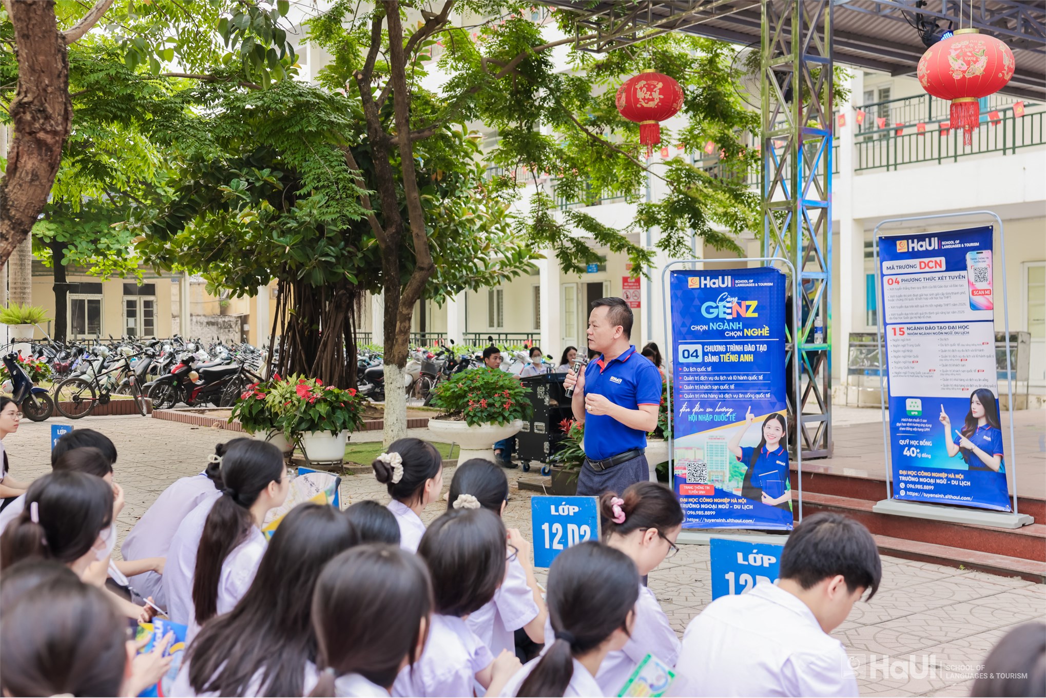 Trường Ngoại ngữ - Du lịch đồng hành cùng học sinh THPT Vạn Xuân - Hoài Đức trên hành trình chinh phục ước mơ