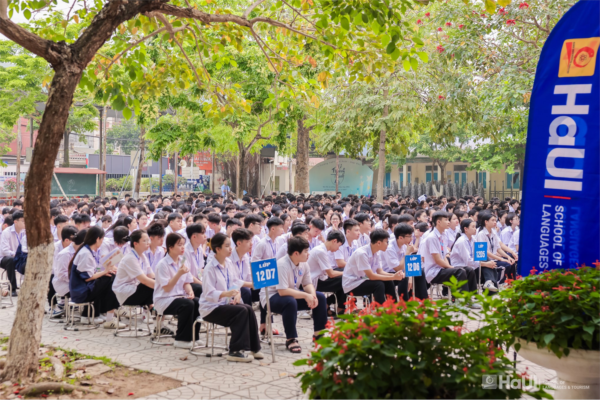 Trường Ngoại ngữ - Du lịch đồng hành cùng học sinh THPT Vạn Xuân - Hoài Đức trên hành trình chinh phục ước mơ