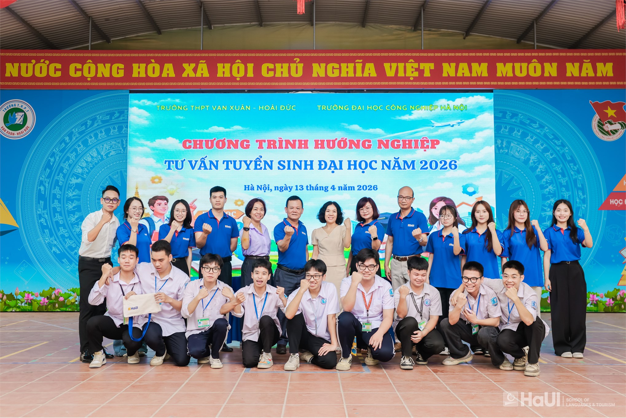 Trường Ngoại ngữ - Du lịch đồng hành cùng học sinh THPT Vạn Xuân - Hoài Đức trên hành trình chinh phục ước mơ
