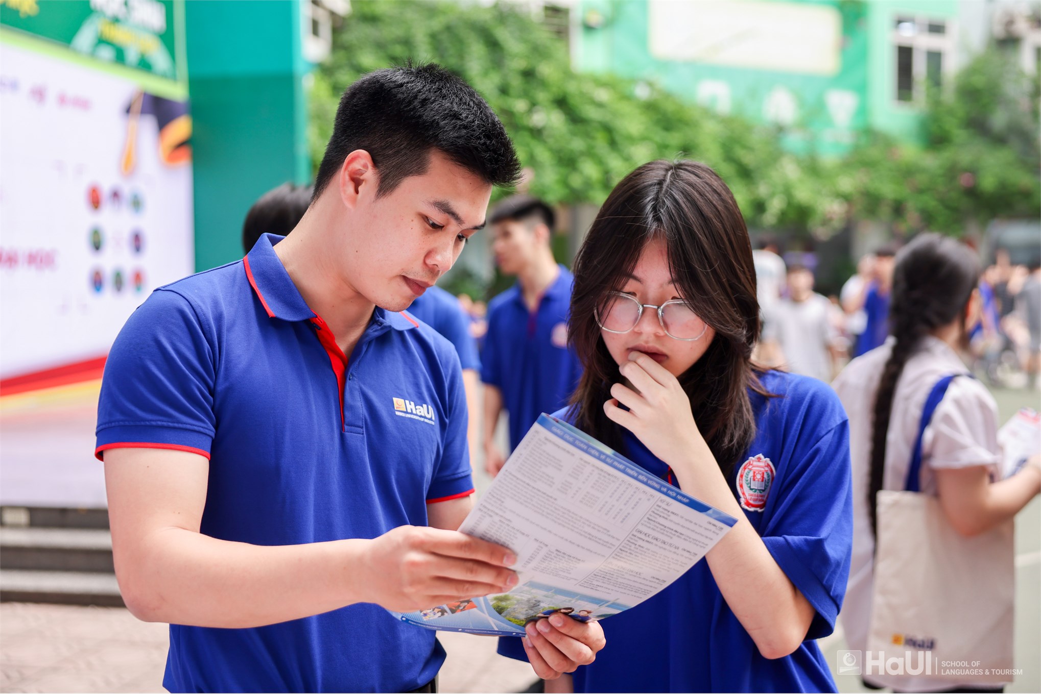 Học sinh THCS&THPT Lê Quý Đôn hào hứng tìm hiểu các ngành học gắn với ngoại ngữ, du lịch và môi trường làm việc quốc tế
