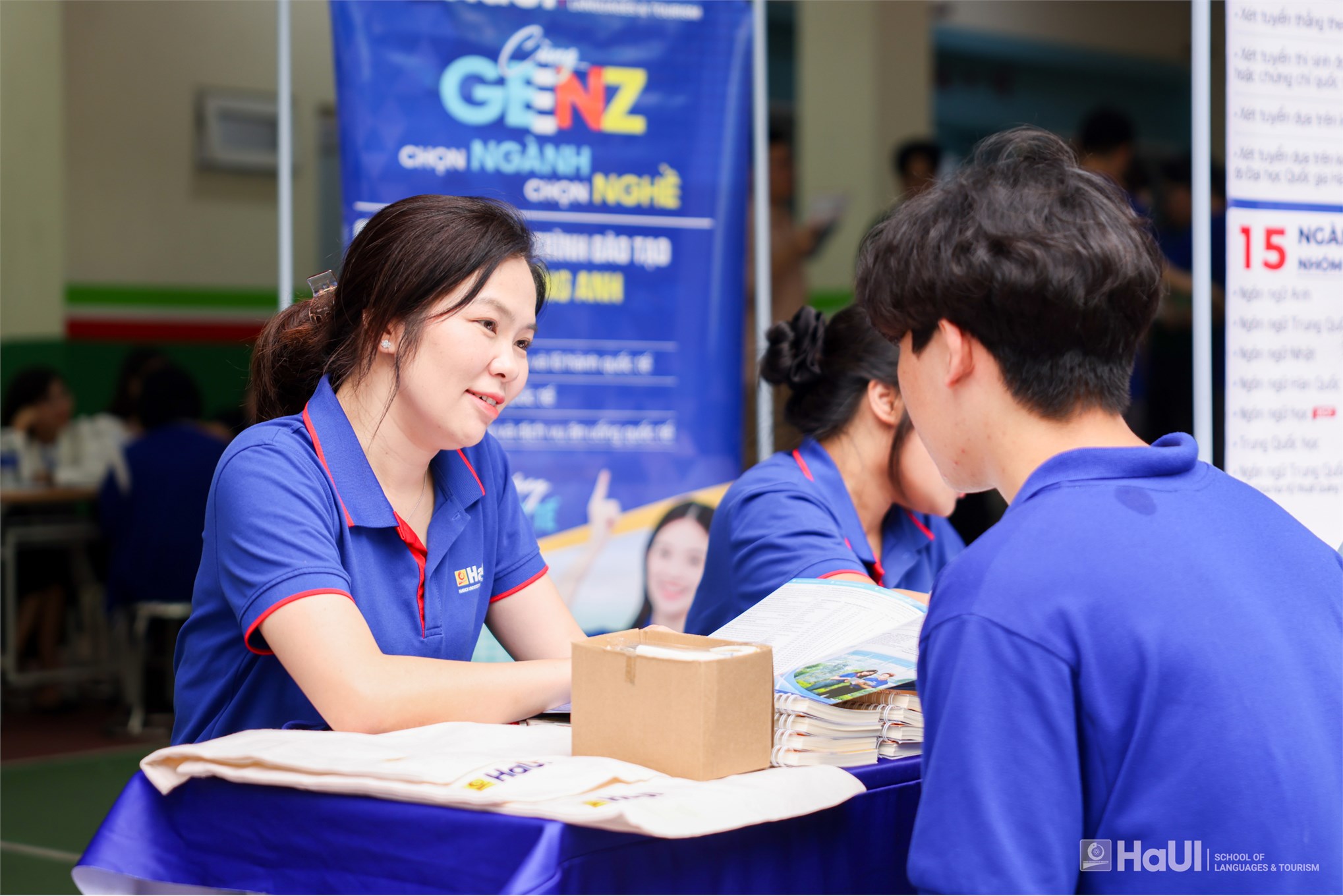 Học sinh THCS&THPT Lê Quý Đôn hào hứng tìm hiểu các ngành học gắn với ngoại ngữ, du lịch và môi trường làm việc quốc tế