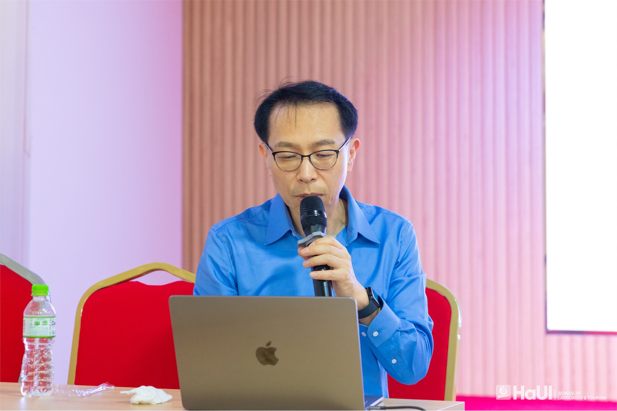 Giáo sư Đại học Indiana trao đổi chuyên môn về đánh giá tiếng Anh EOP tại Trường Ngoại ngữ - Du lịch