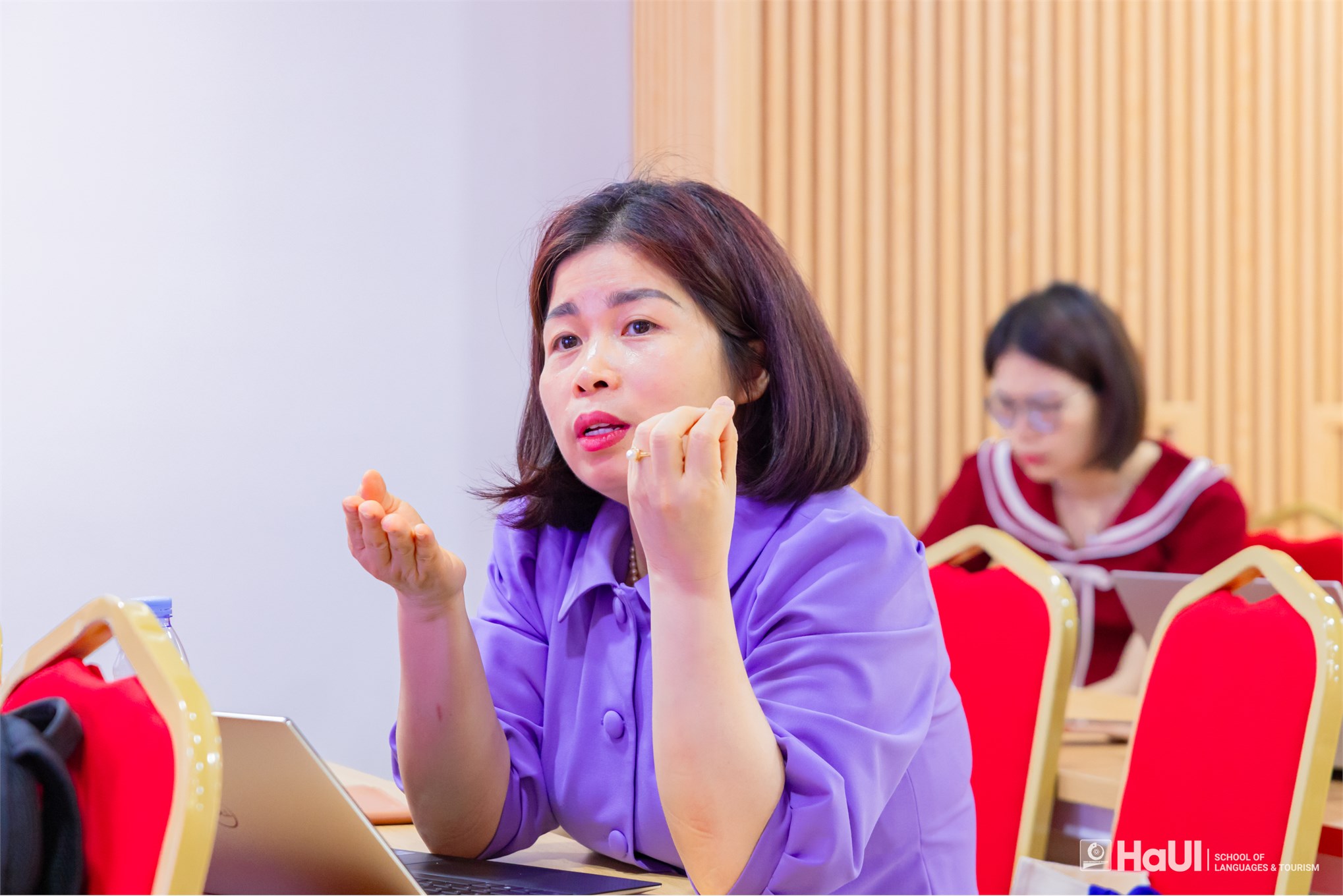Giáo sư Đại học Indiana trao đổi chuyên môn về đánh giá tiếng Anh EOP tại Trường Ngoại ngữ - Du lịch