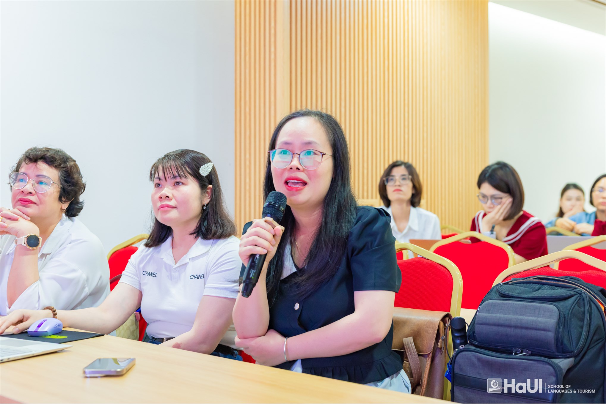 Giáo sư Đại học Indiana trao đổi chuyên môn về đánh giá tiếng Anh EOP tại Trường Ngoại ngữ - Du lịch