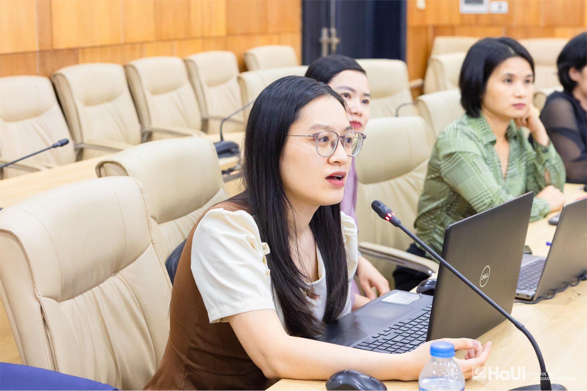 Giáo sư Đại học Indiana trao đổi chuyên môn về đánh giá tiếng Anh EOP tại Trường Ngoại ngữ - Du lịch