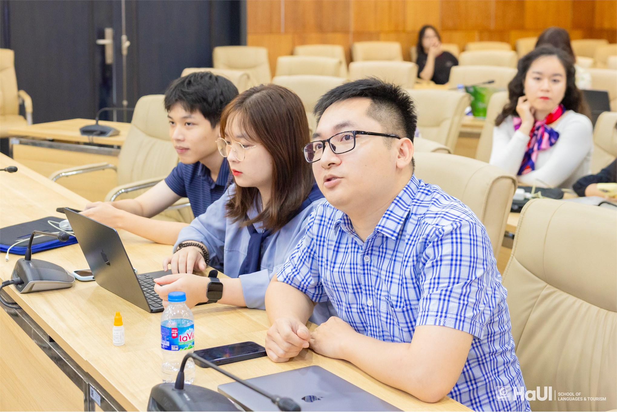 Giáo sư Đại học Indiana trao đổi chuyên môn về đánh giá tiếng Anh EOP tại Trường Ngoại ngữ - Du lịch