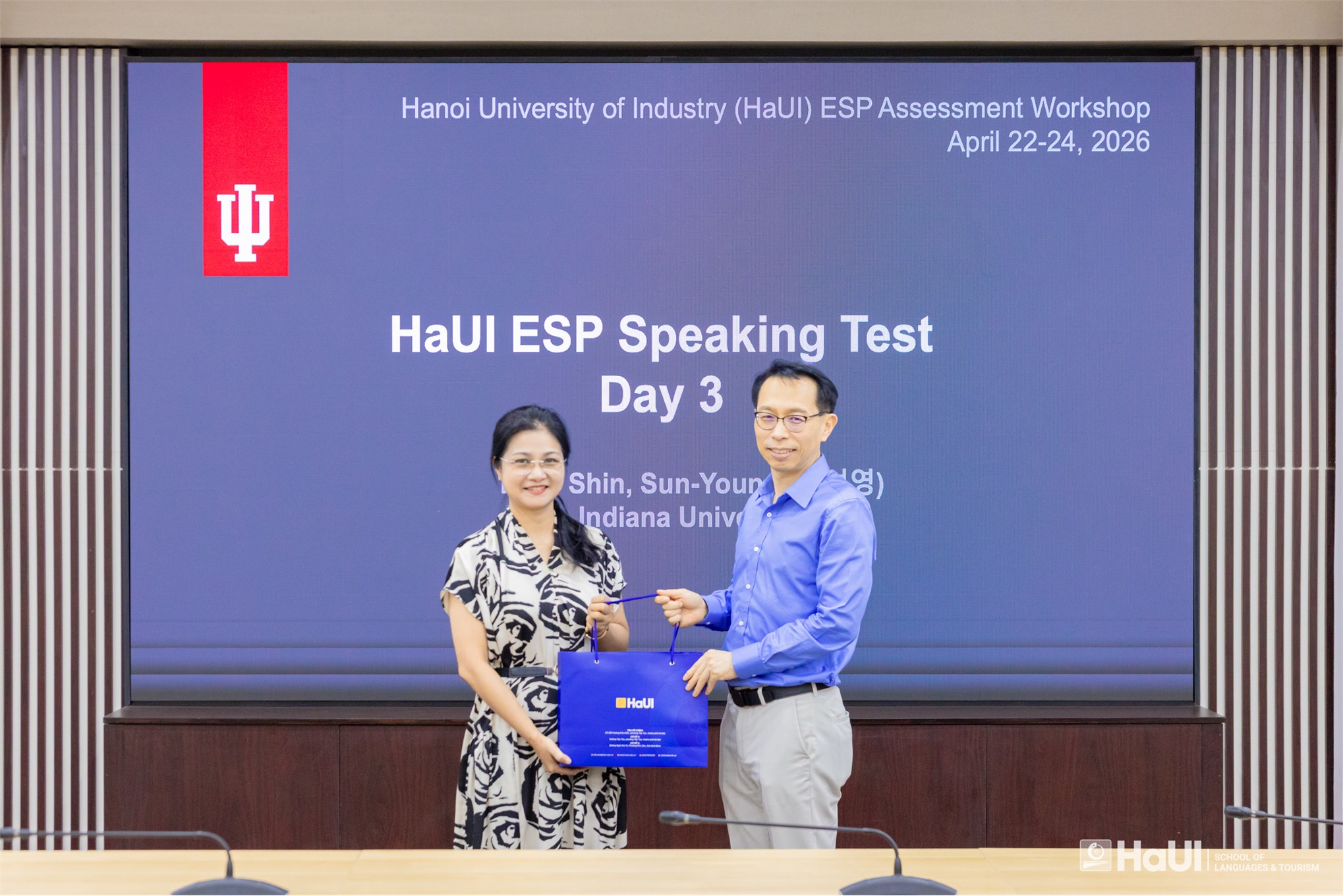 Giáo sư Đại học Indiana trao đổi chuyên môn về đánh giá tiếng Anh EOP tại Trường Ngoại ngữ - Du lịch