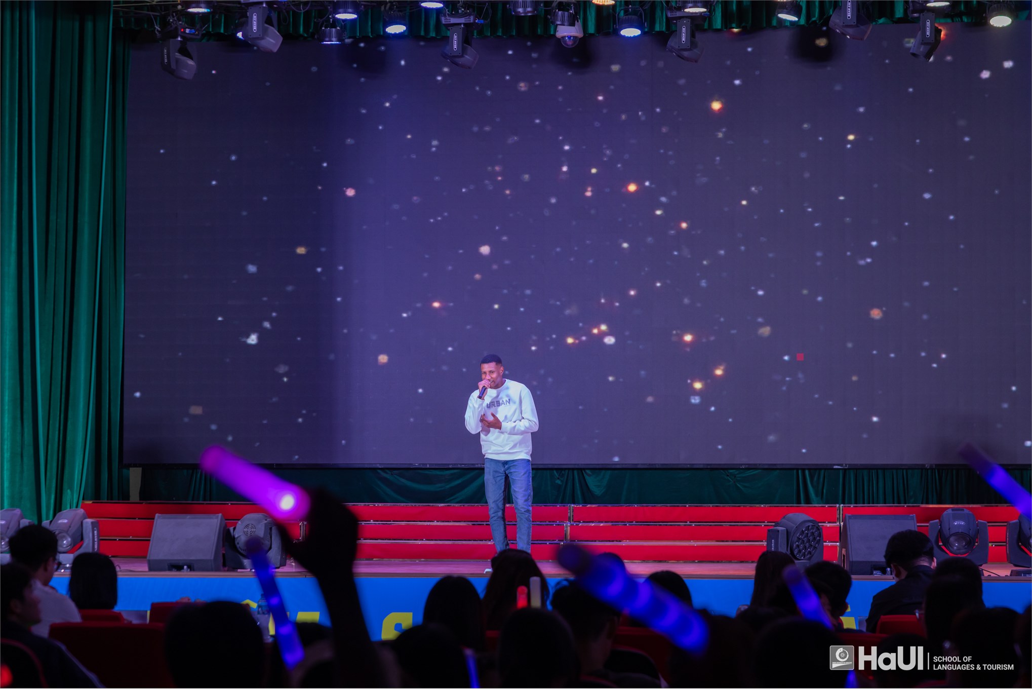 Sôi động đêm Chung kết cuộc thi Giọng hát hay ngoại ngữ “HaUI Golden Voice” 2026