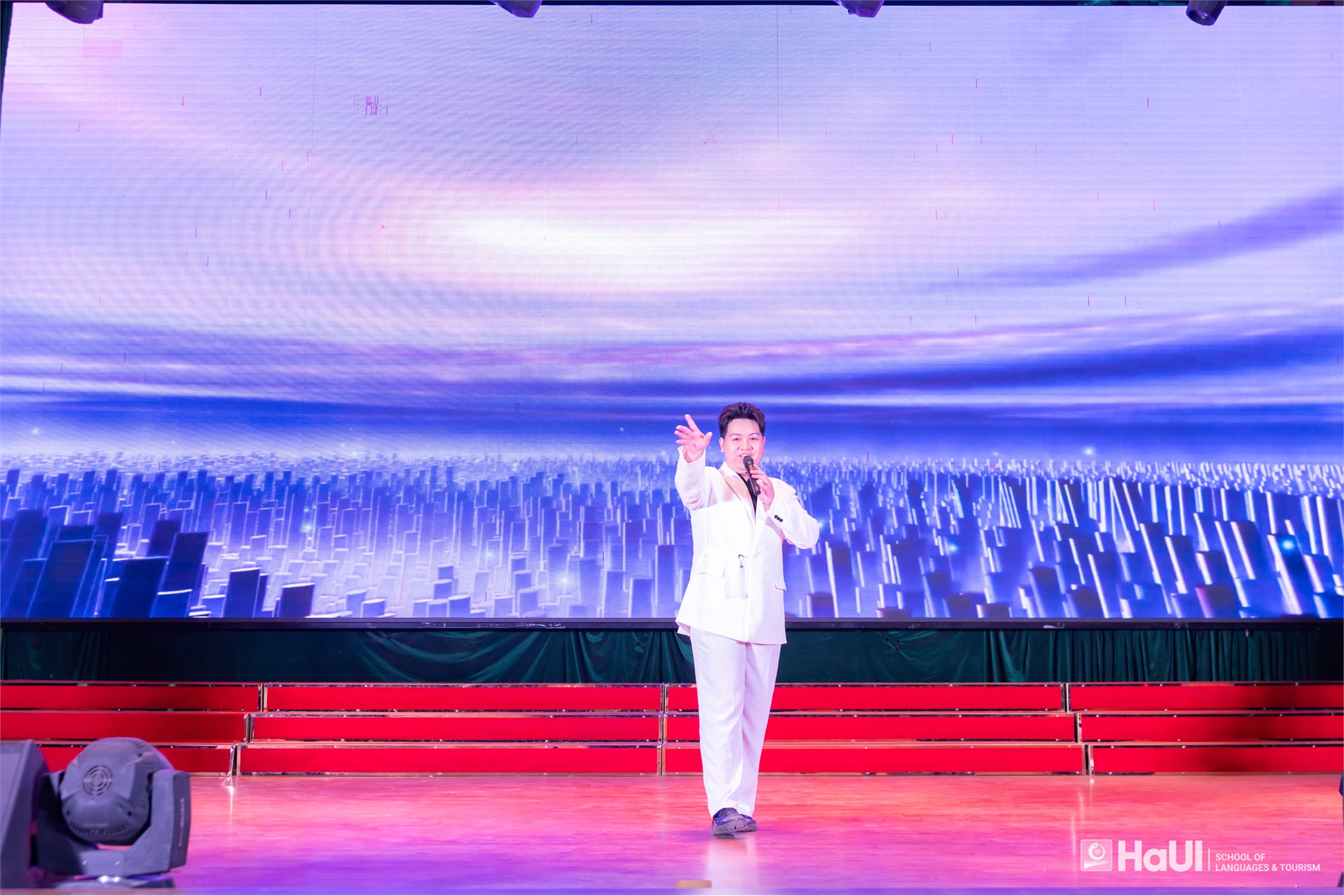 Sôi động đêm Chung kết cuộc thi Giọng hát hay ngoại ngữ “HaUI Golden Voice” 2026