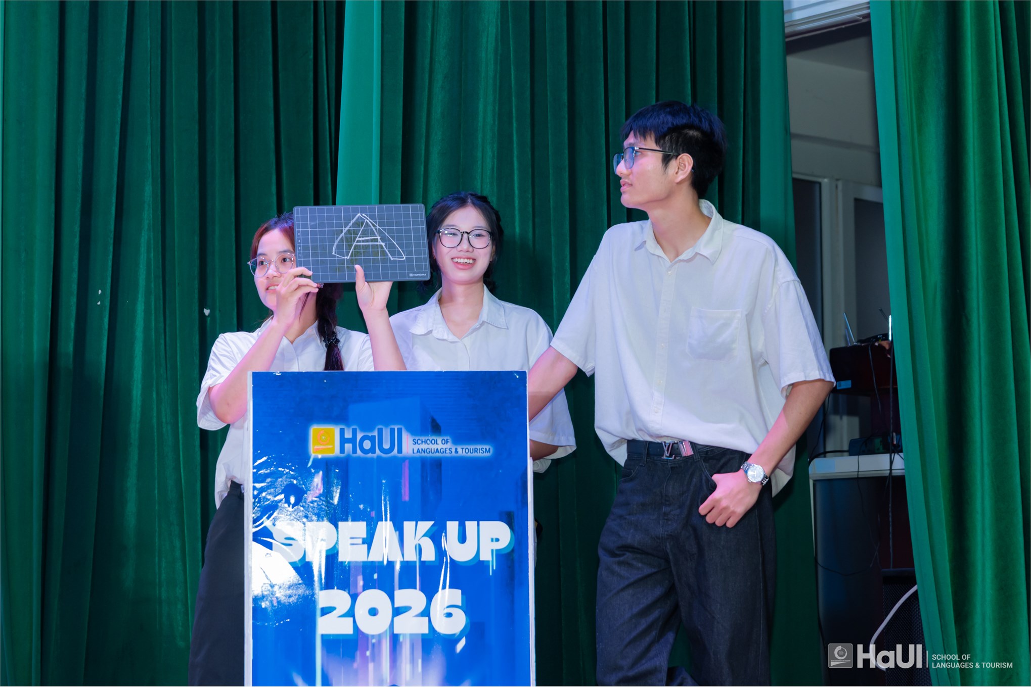 Chung kết Speak Up 2026: Lan tỏa tinh thần học tiếng Anh trong sinh viên Đại học Công nghiệp Hà Nội