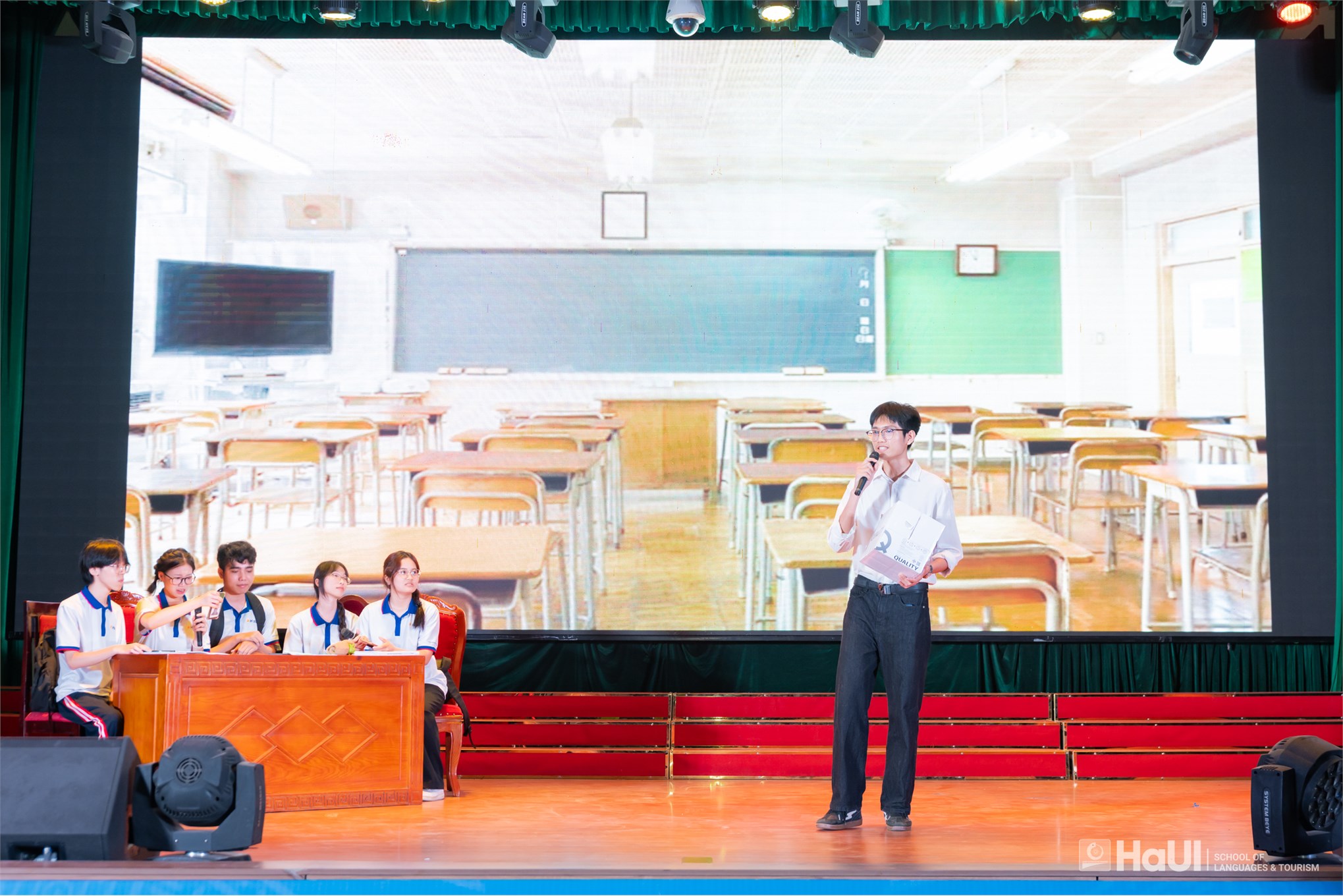 Chung kết Speak Up 2026: Lan tỏa tinh thần học tiếng Anh trong sinh viên Đại học Công nghiệp Hà Nội
