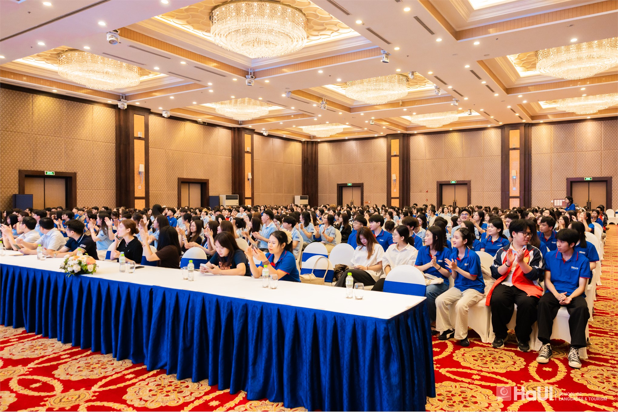 Sinh viên Khoa Du lịch và Khoa Quản trị Nhà hàng - Khách sạn tham gia chương trình định hướng nghề nghiệp cùng Vinpearl
