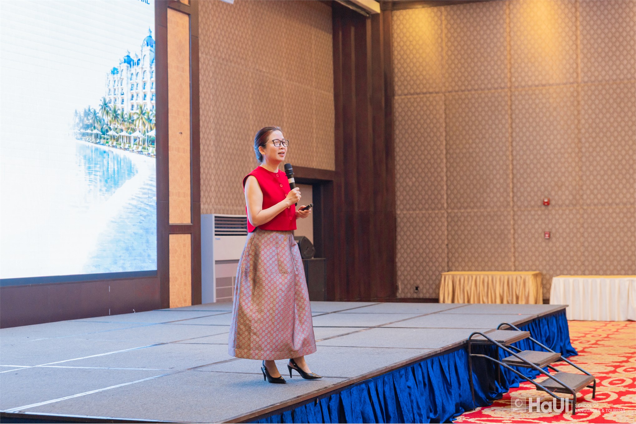 Sinh viên Khoa Du lịch và Khoa Quản trị Nhà hàng - Khách sạn tham gia chương trình định hướng nghề nghiệp cùng Vinpearl