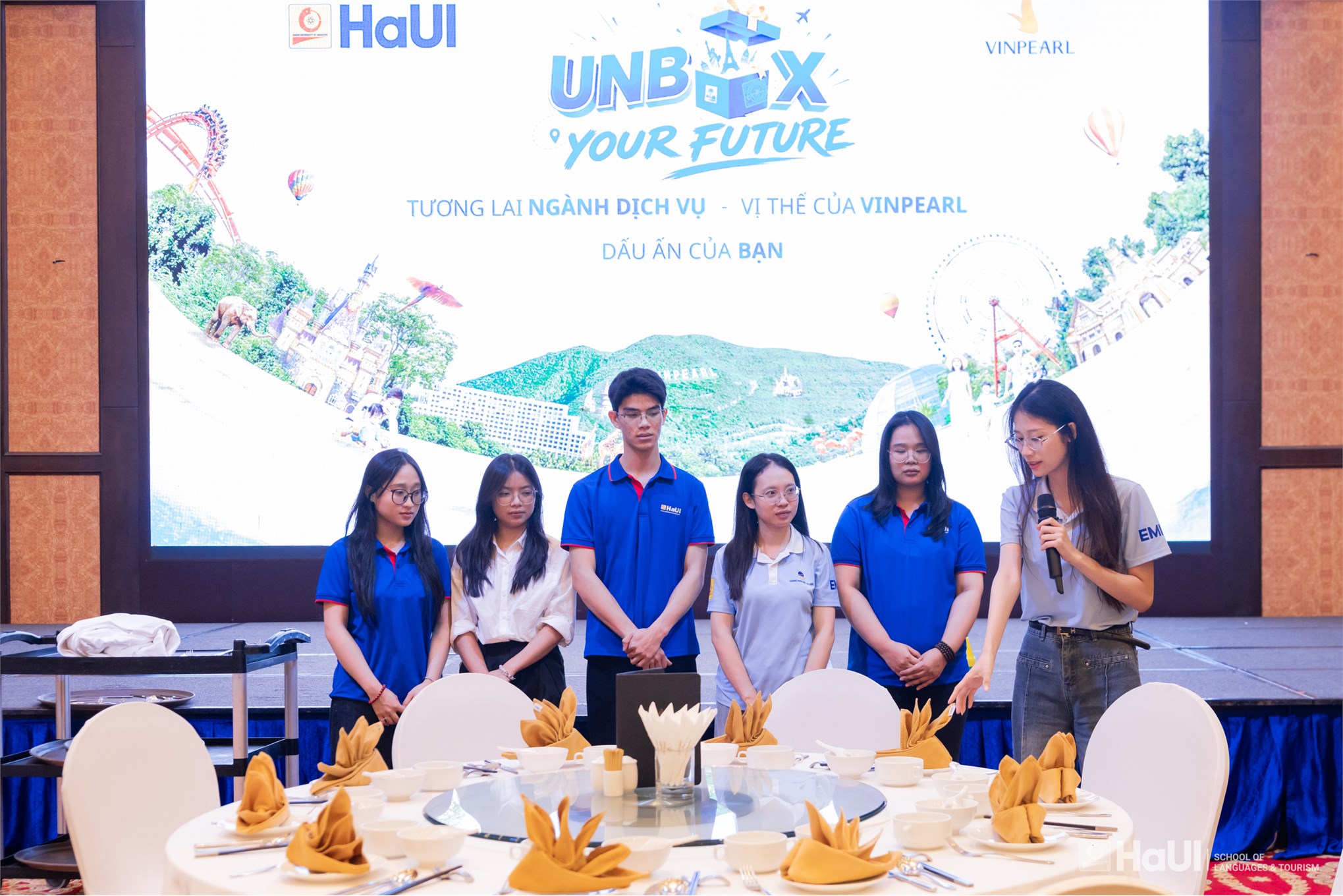 Sinh viên Khoa Du lịch và Khoa Quản trị Nhà hàng - Khách sạn tham gia chương trình định hướng nghề nghiệp cùng Vinpearl