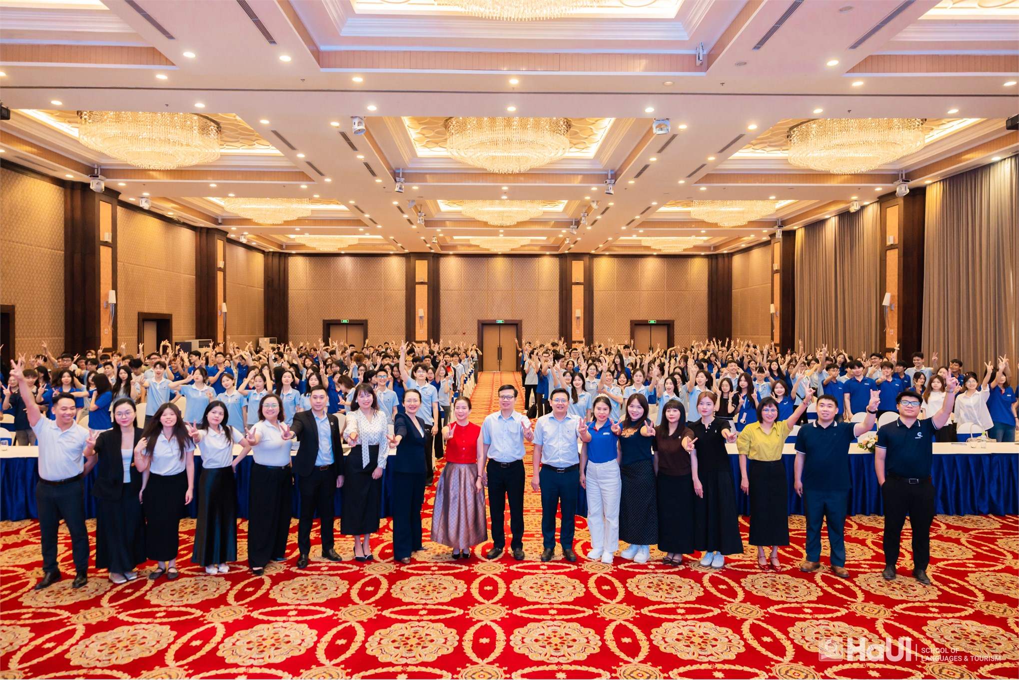 Sinh viên Khoa Du lịch và Khoa Quản trị Nhà hàng - Khách sạn tham gia chương trình định hướng nghề nghiệp cùng Vinpearl