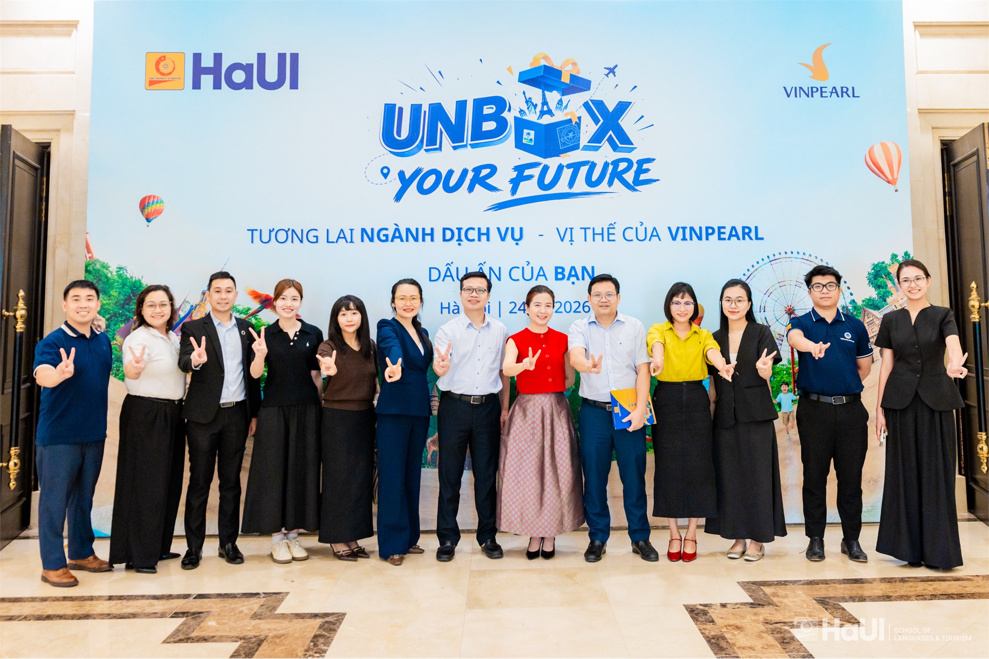Sinh viên Khoa Du lịch và Khoa Quản trị Nhà hàng - Khách sạn tham gia chương trình định hướng nghề nghiệp cùng Vinpearl