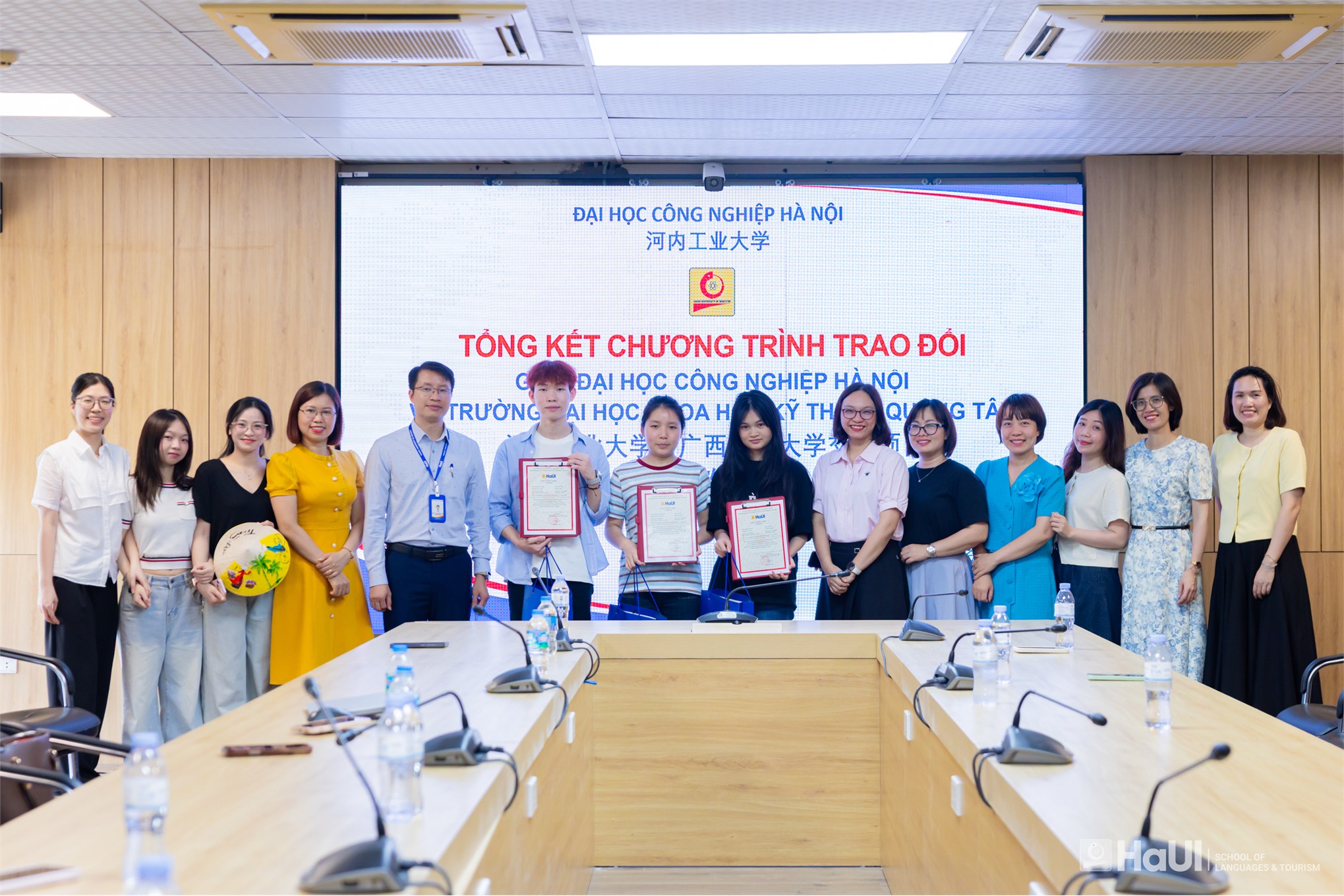 Sinh viên Đại học Khoa học Kỹ thuật Quảng Tây hoàn thành chương trình trao đổi 3+1 tại HaUI