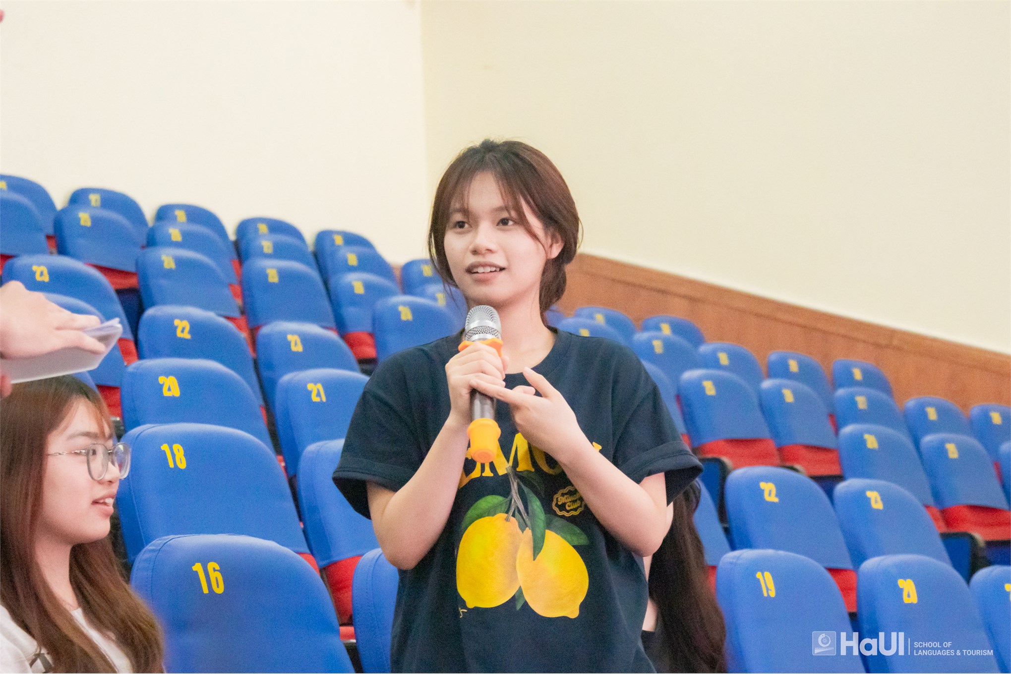 Sôi nổi cuộc thi “Rung chuông vàng” dành cho sinh viên năm thứ nhất Khoa Quản trị Nhà hàng - Khách sạn