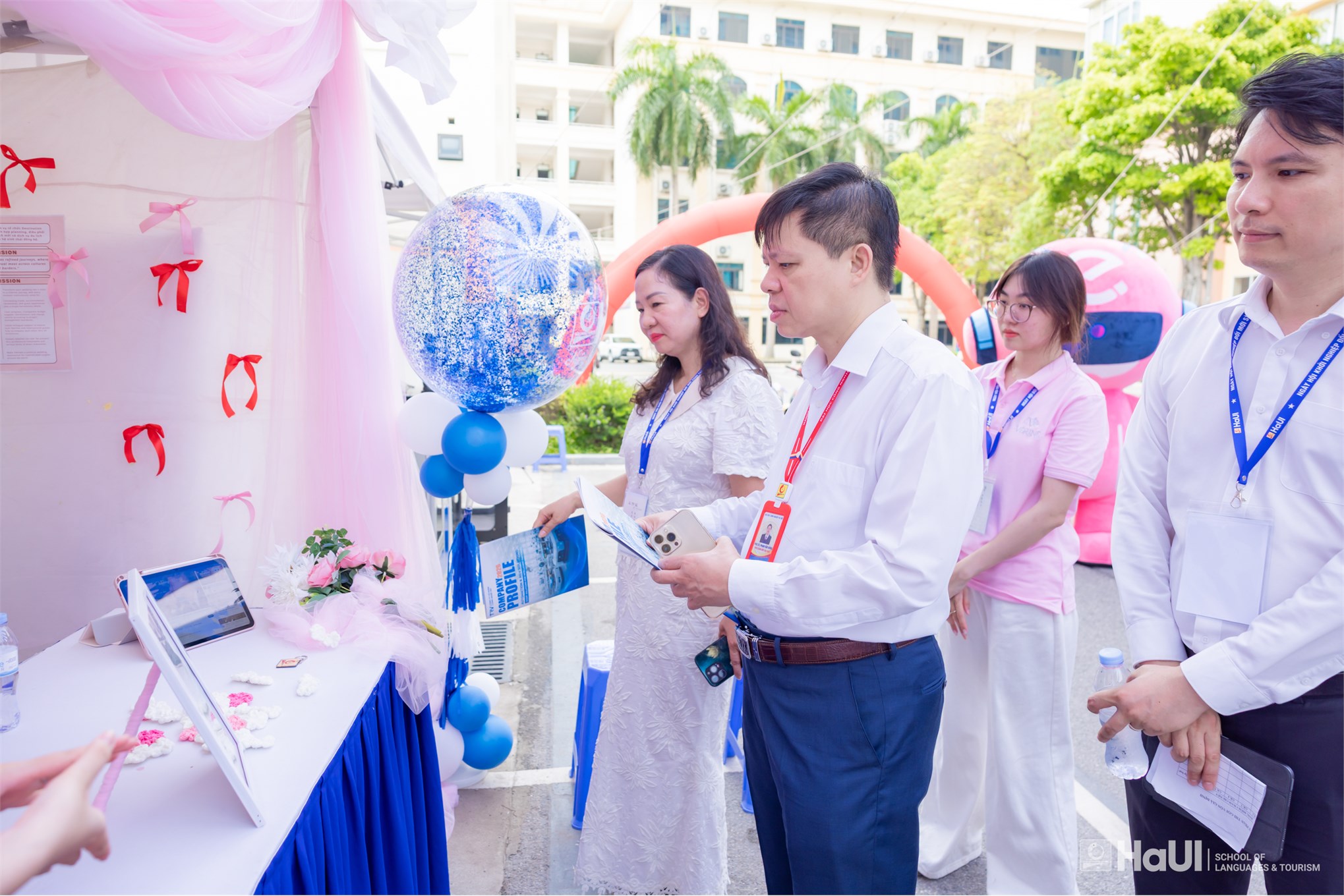 03 dự án của Trường Ngoại ngữ - Du lịch ghi dấu tại Chung kết phần thi Gọi vốn giả định HaUI 2026