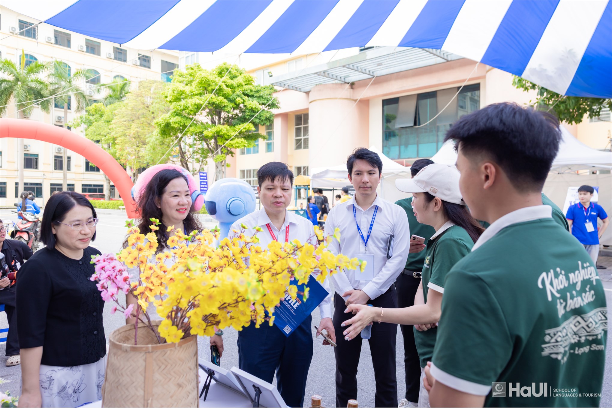 03 dự án của Trường Ngoại ngữ - Du lịch ghi dấu tại Chung kết phần thi Gọi vốn giả định HaUI 2026
