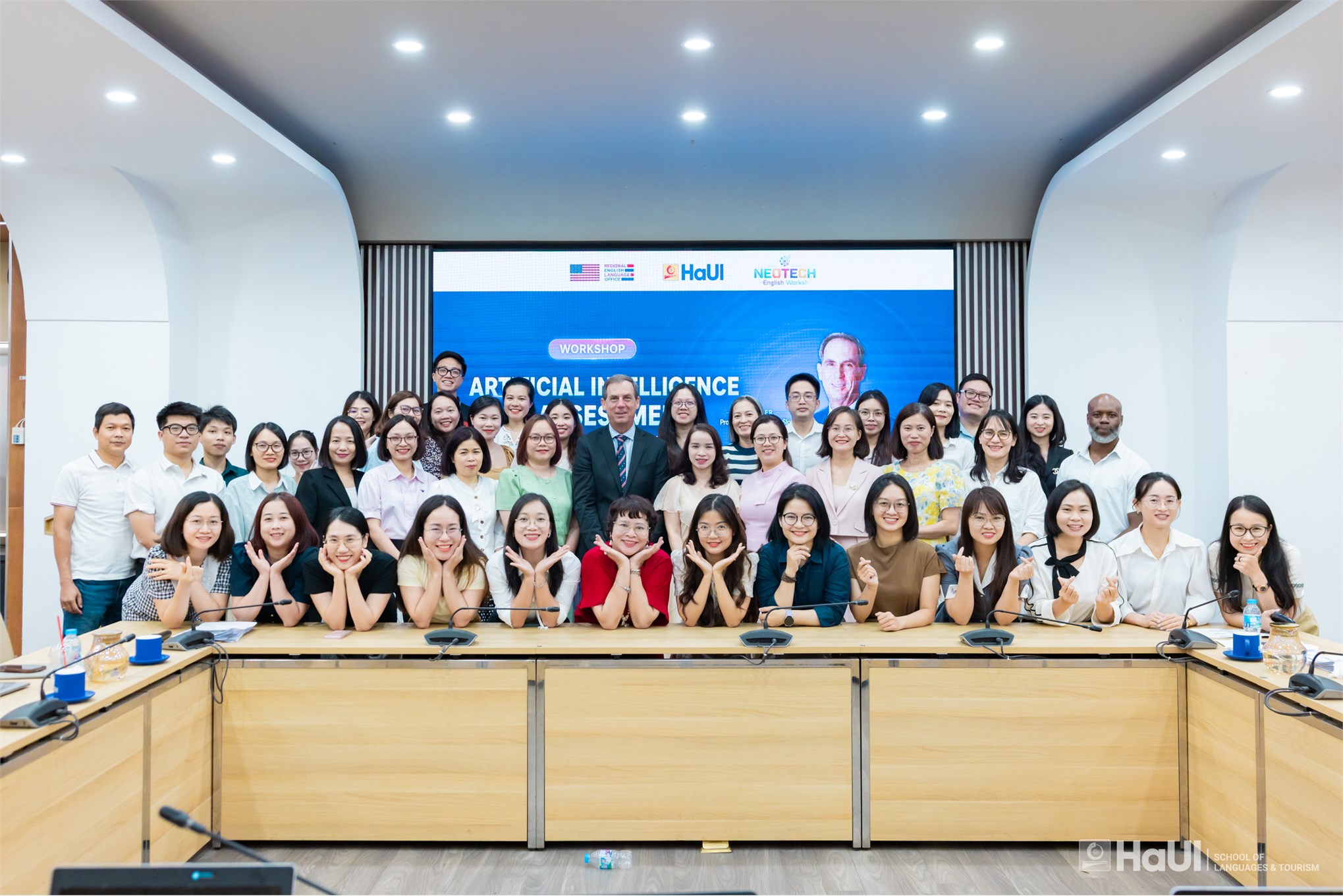 Trường Ngoại ngữ - Du lịch phối hợp với Văn phòng tiếng Anh khu vực, Đại sứ quán Hoa Kỳ tại Hà Nội tổ chức Workshop Training of Trainers NeoTECH English Works! 2026 khu vực phía Nam